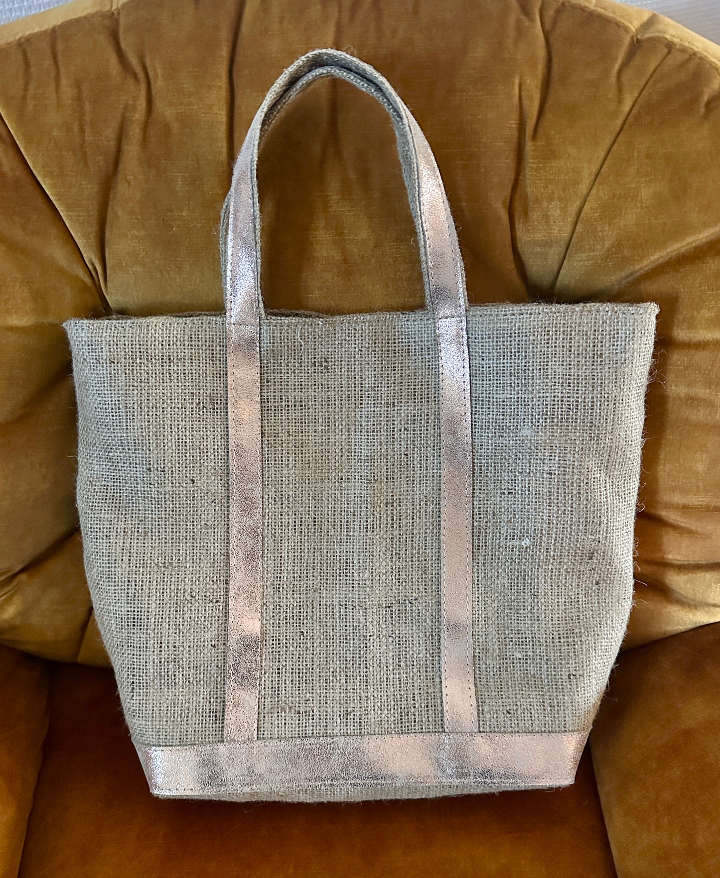 Handmade Jute Tote Bag with Rose Gold Leather – Cotton Lined Summer Beach Shoulder Bag with Zip Pocket & Magnetic Clasp