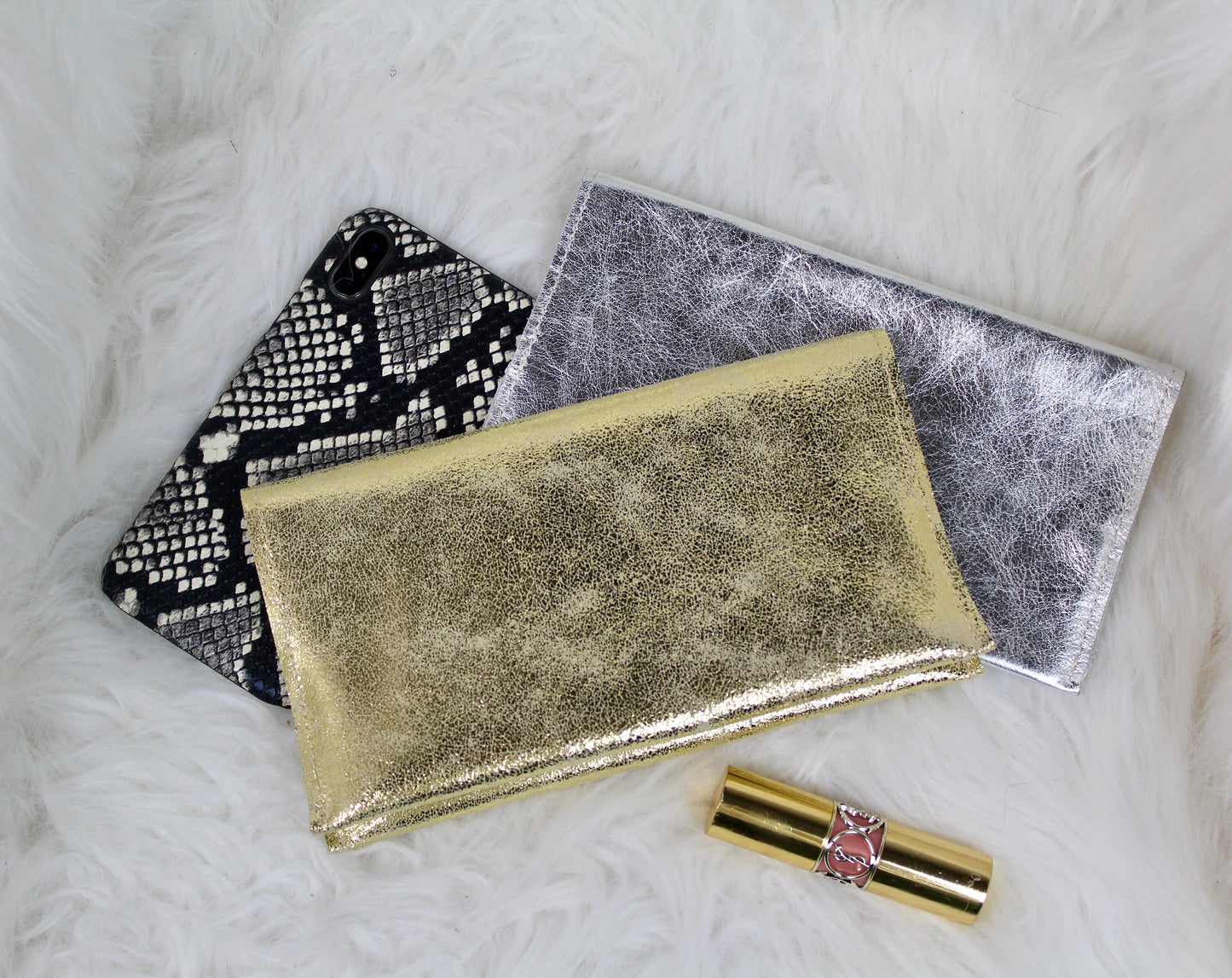 Checkbook holder in gold, silver, champagne leather