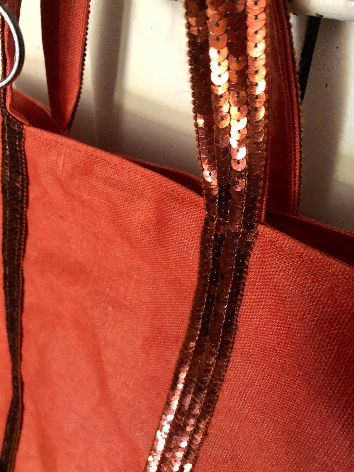 Sac cabas en lin enduit terracotta veritables paillettes cognac