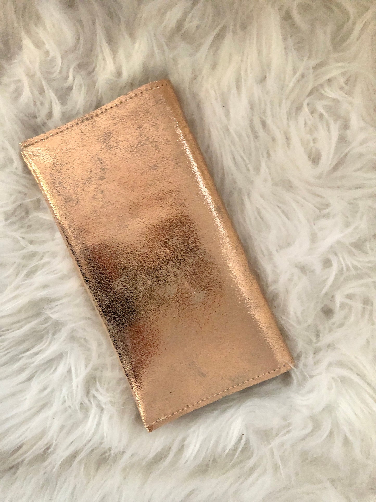 Checkbook holder in gold, silver, champagne leather