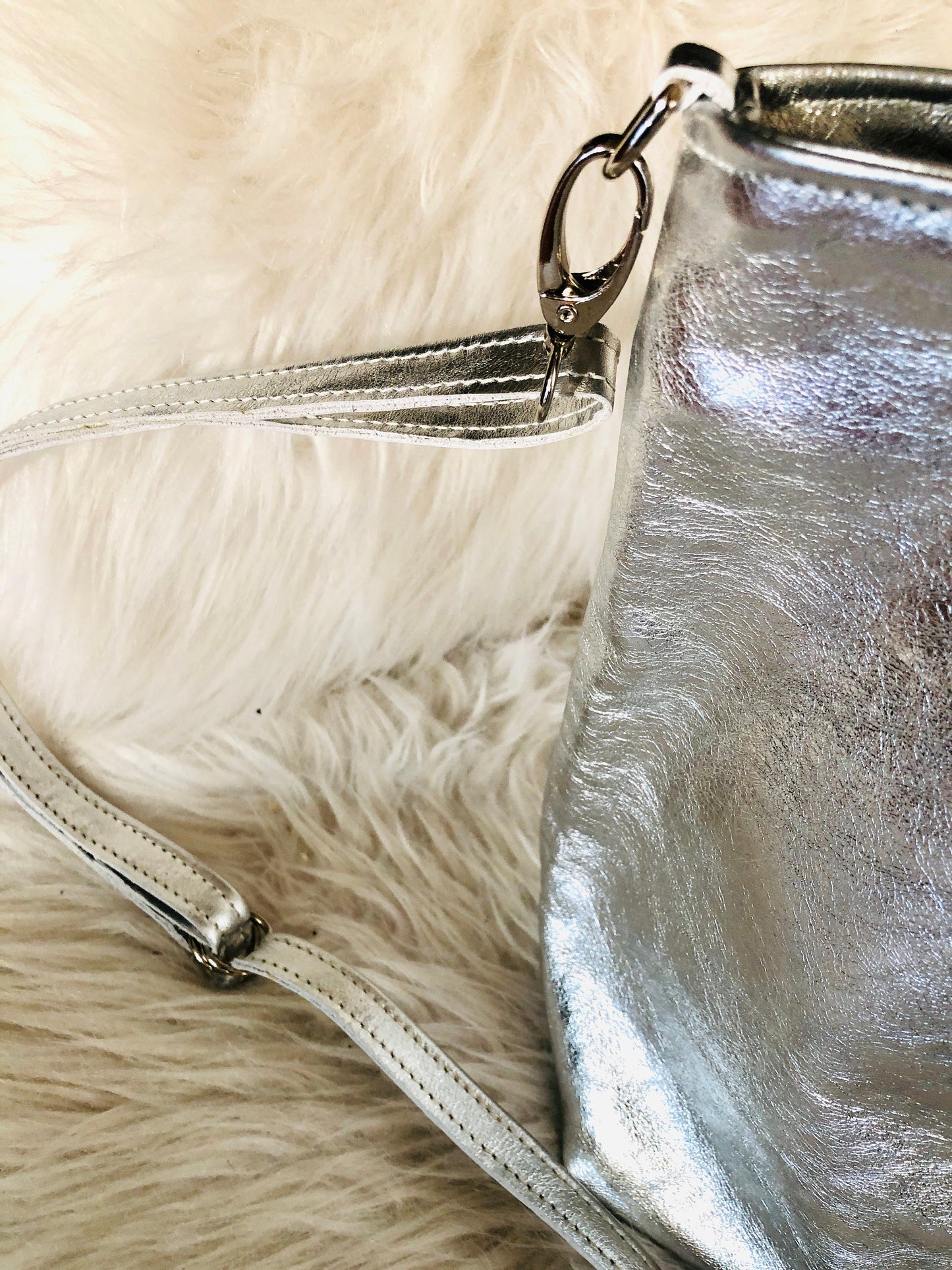 Sac cabas bandoulière en cuir argent