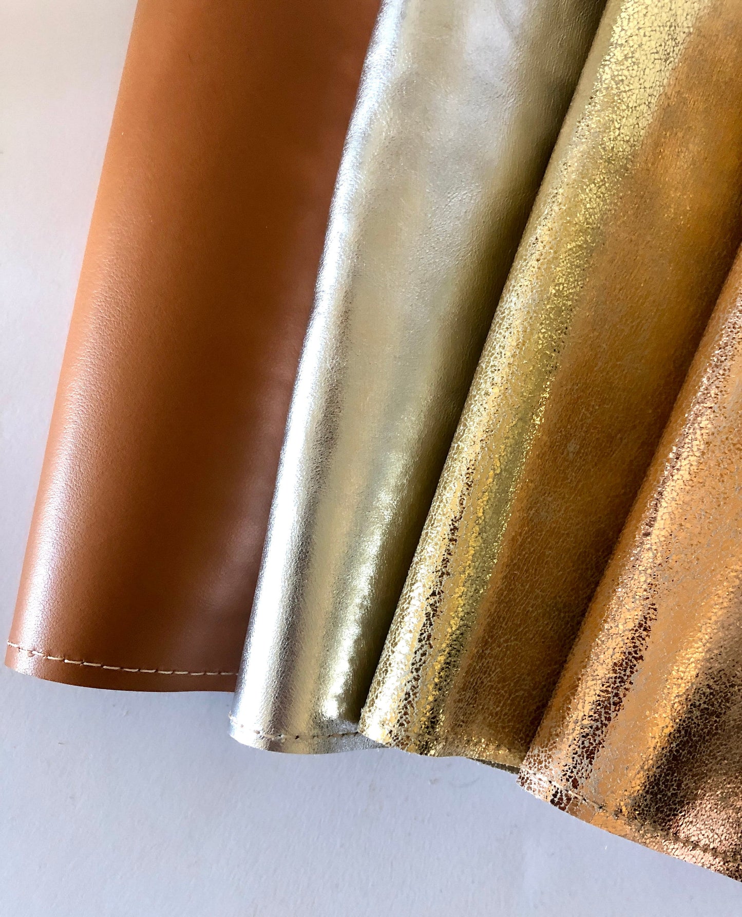 Checkbook holder in gold, silver, champagne leather