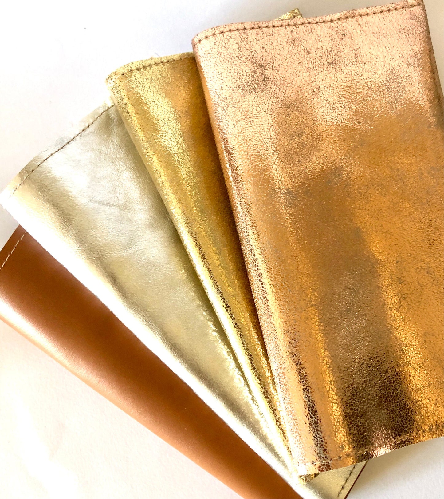 Checkbook holder in gold, silver, champagne leather