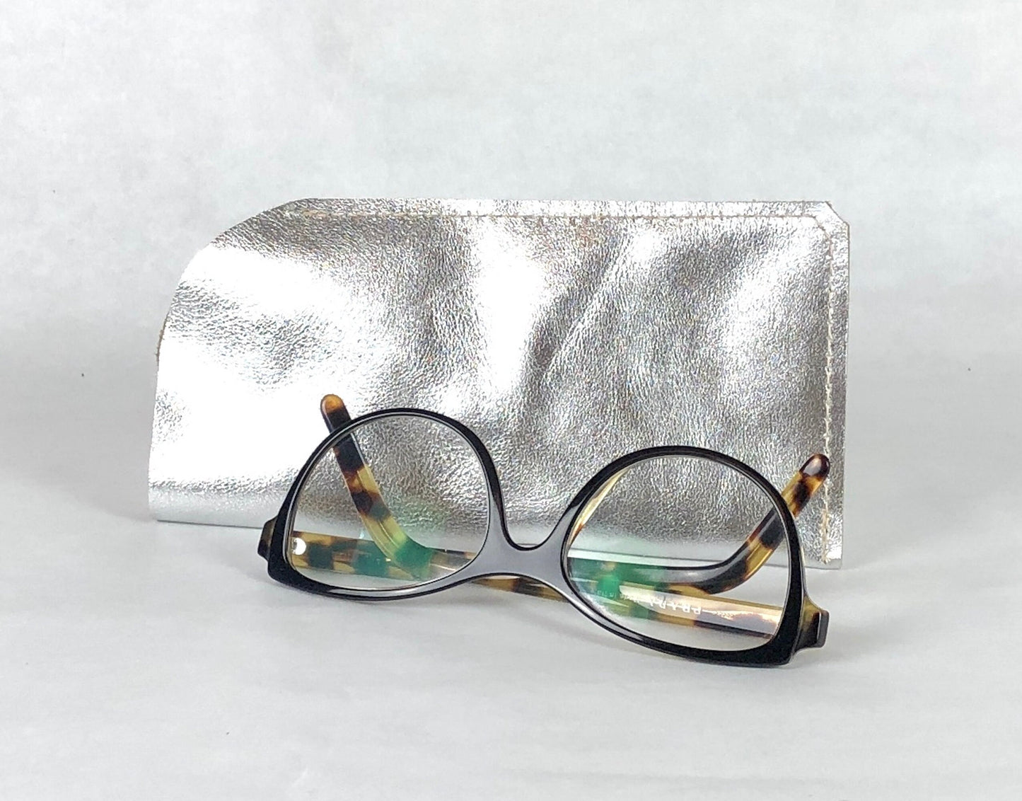 Pochette lunettes de vue en cuir argent, protège lunettes femme, housse pour lunettes de vue, cadeau unique en cuir, accessoire sac à main
