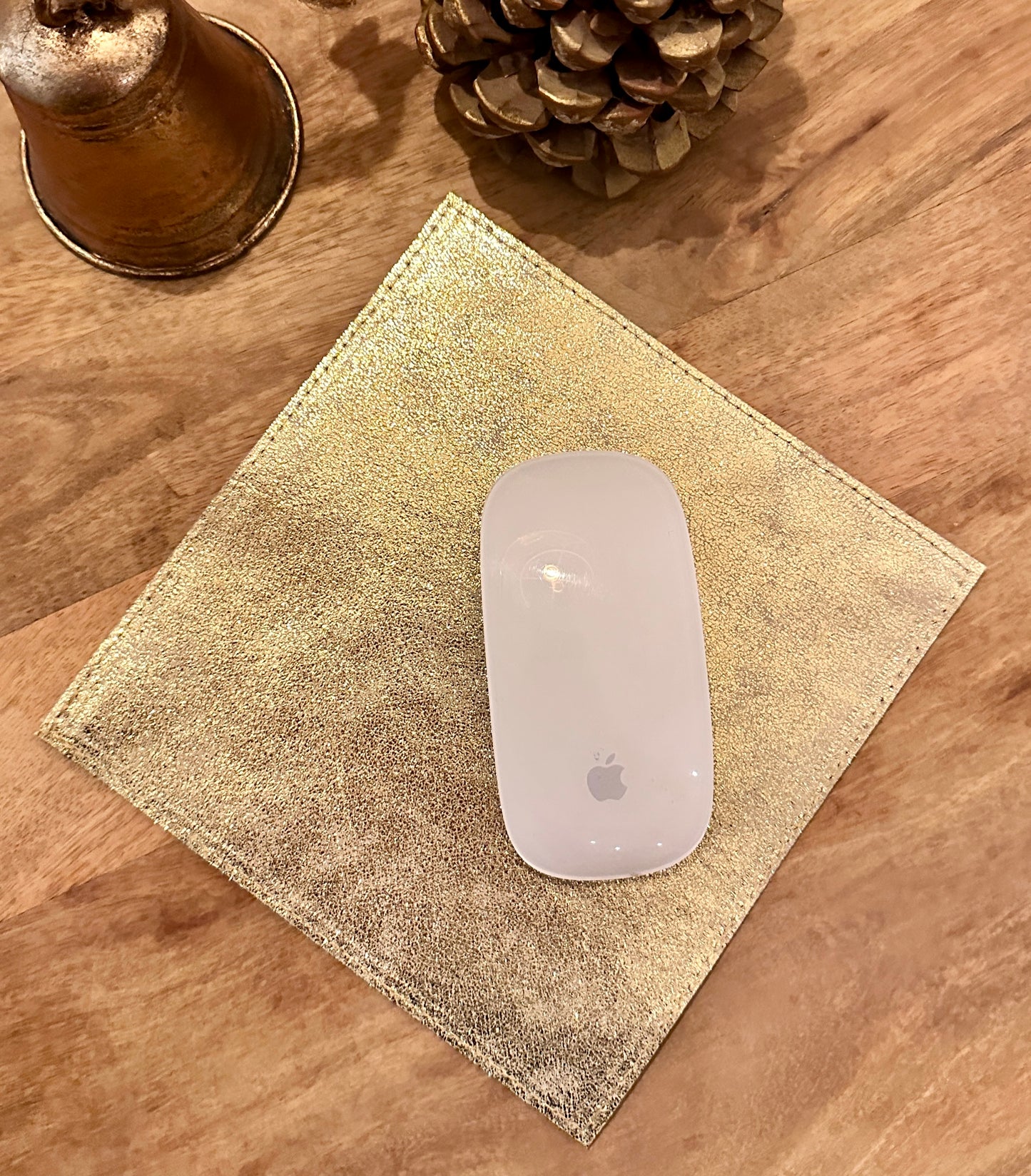 Tapis de souris luxe réversible – Cuir pleine fleur italien, côté doré scintillant et côté or rose