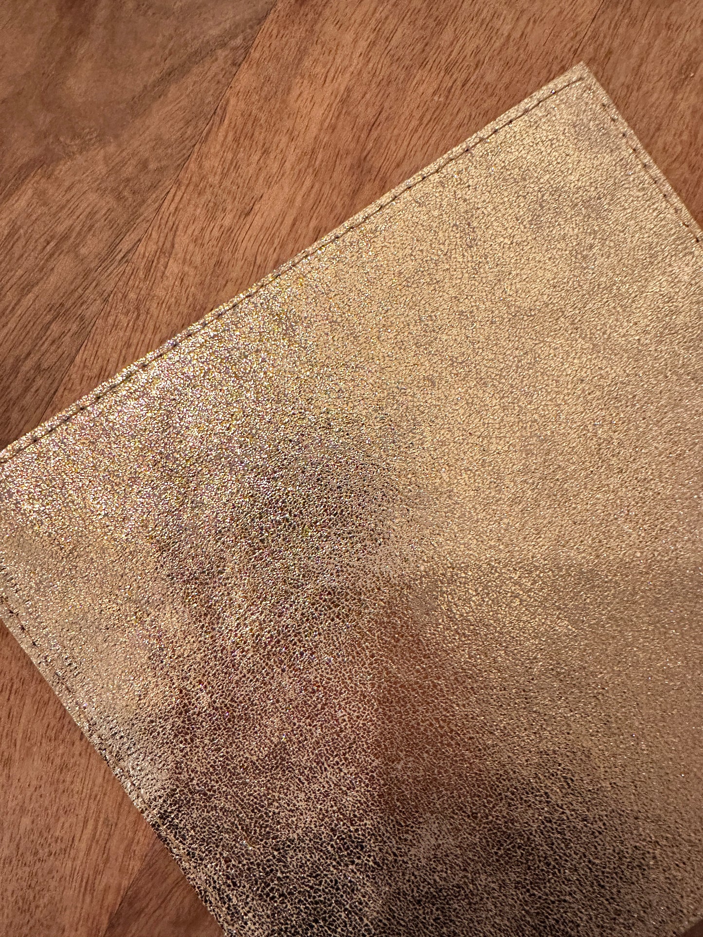 Tapis de souris luxe réversible – Cuir pleine fleur italien, côté doré scintillant et côté or rose