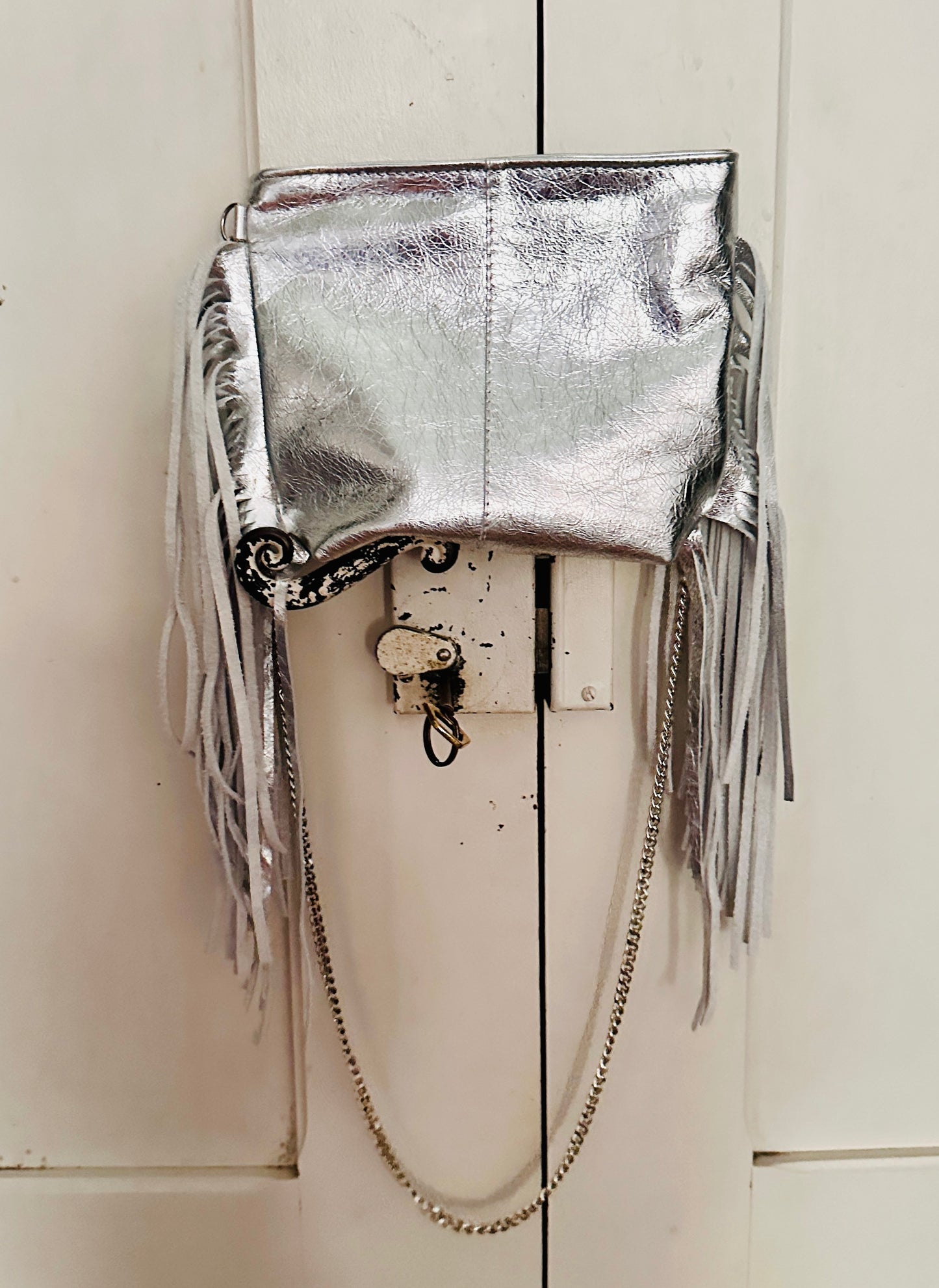 Sac à main cuir italien argenté à franges – Bandoulière & Pochette