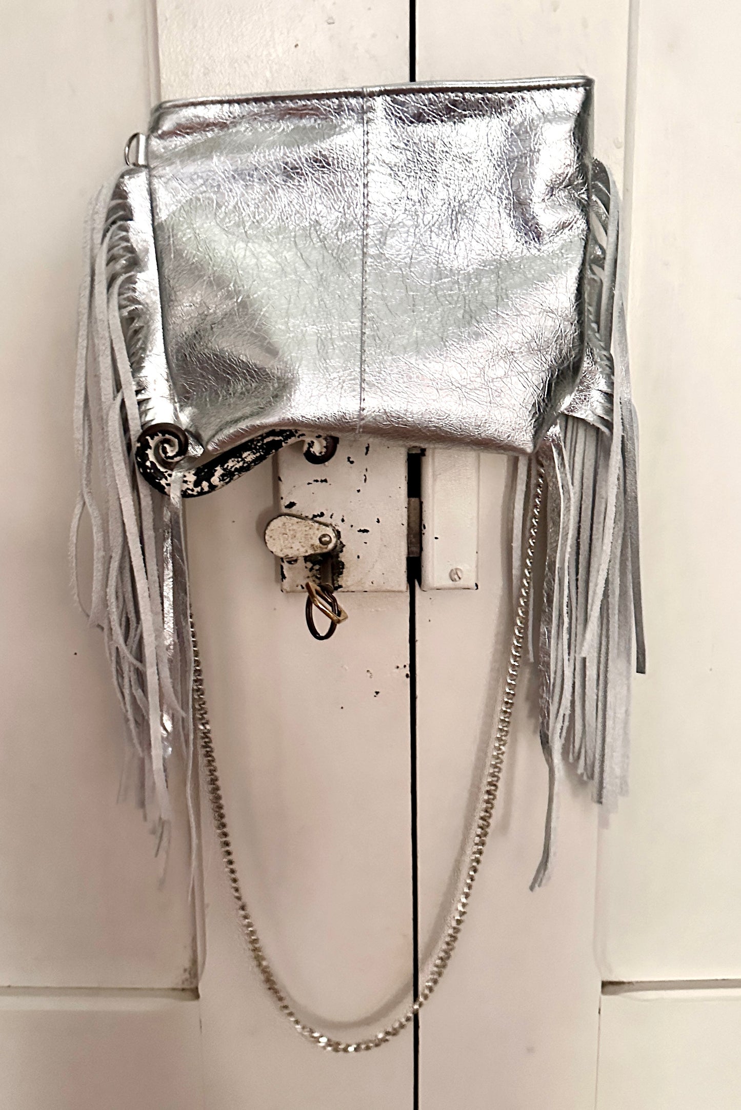 Sac à main cuir italien argenté à franges – Bandoulière & Pochette