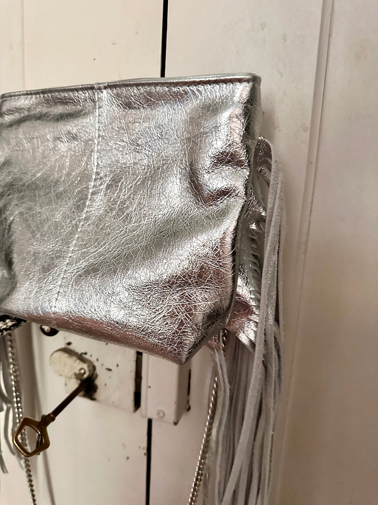 Sac à main cuir italien argenté à franges – Bandoulière & Pochette