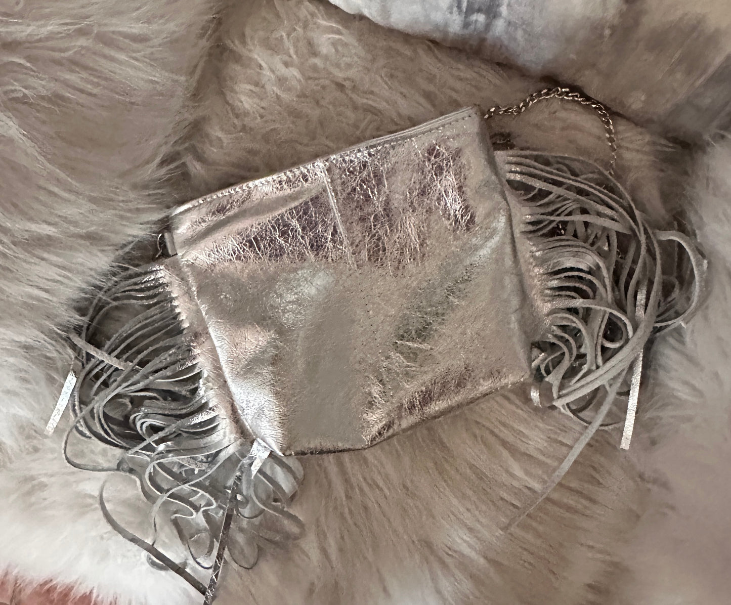 Sac à main cuir italien argenté à franges – Bandoulière & Pochette