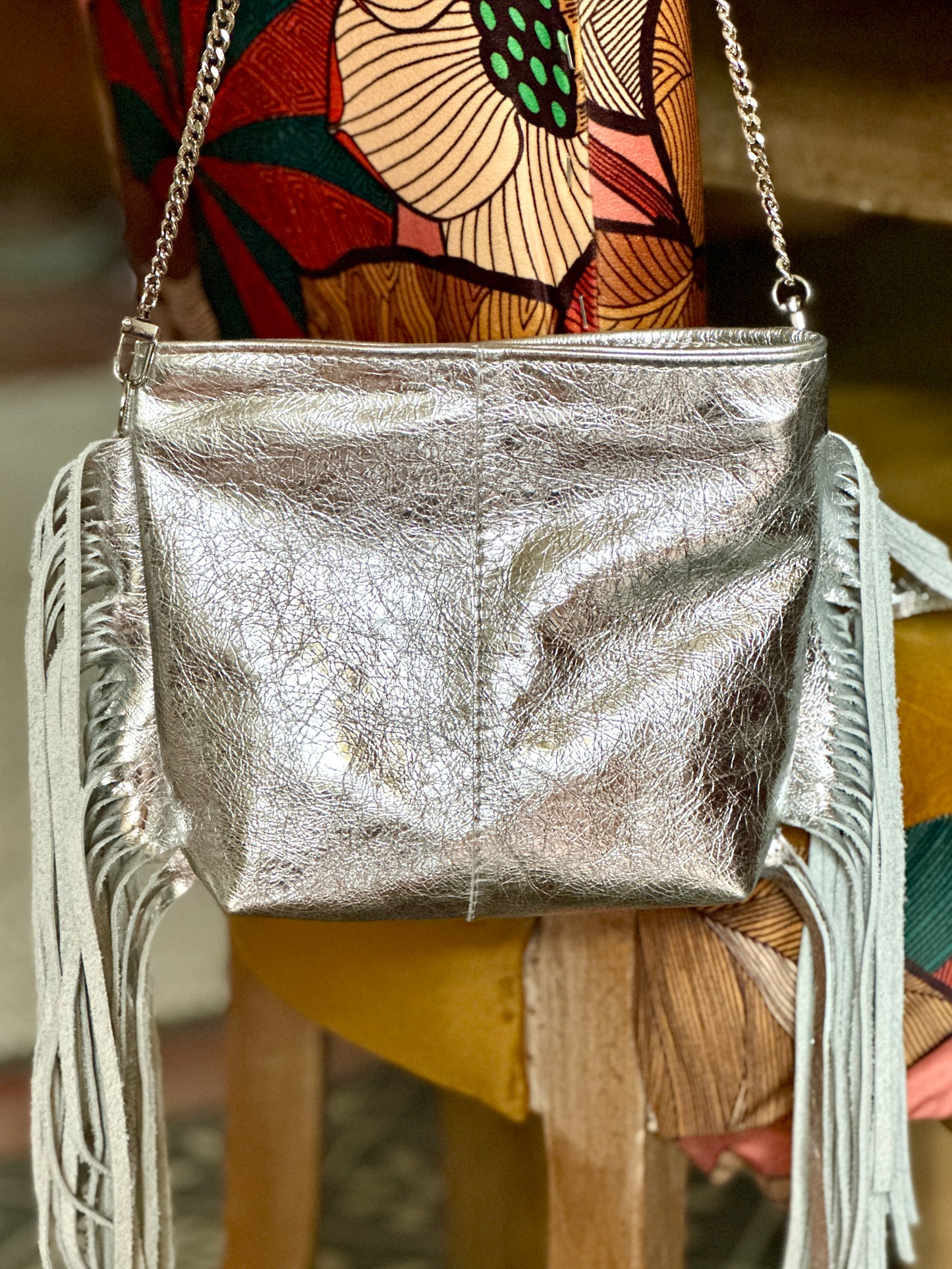 Sac à main cuir italien argenté à franges – Bandoulière & Pochette