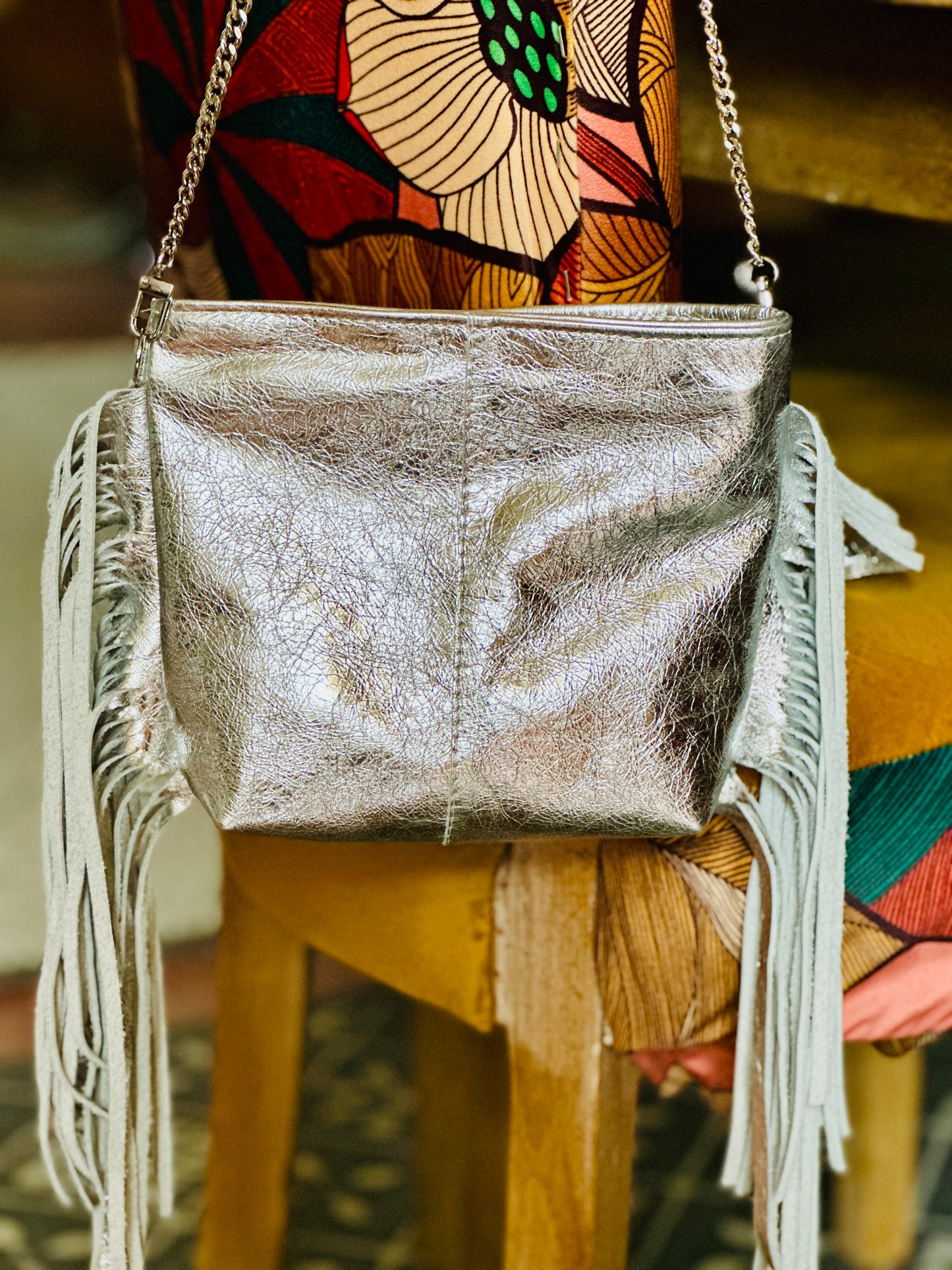Sac à main cuir italien argenté à franges – Bandoulière & Pochette
