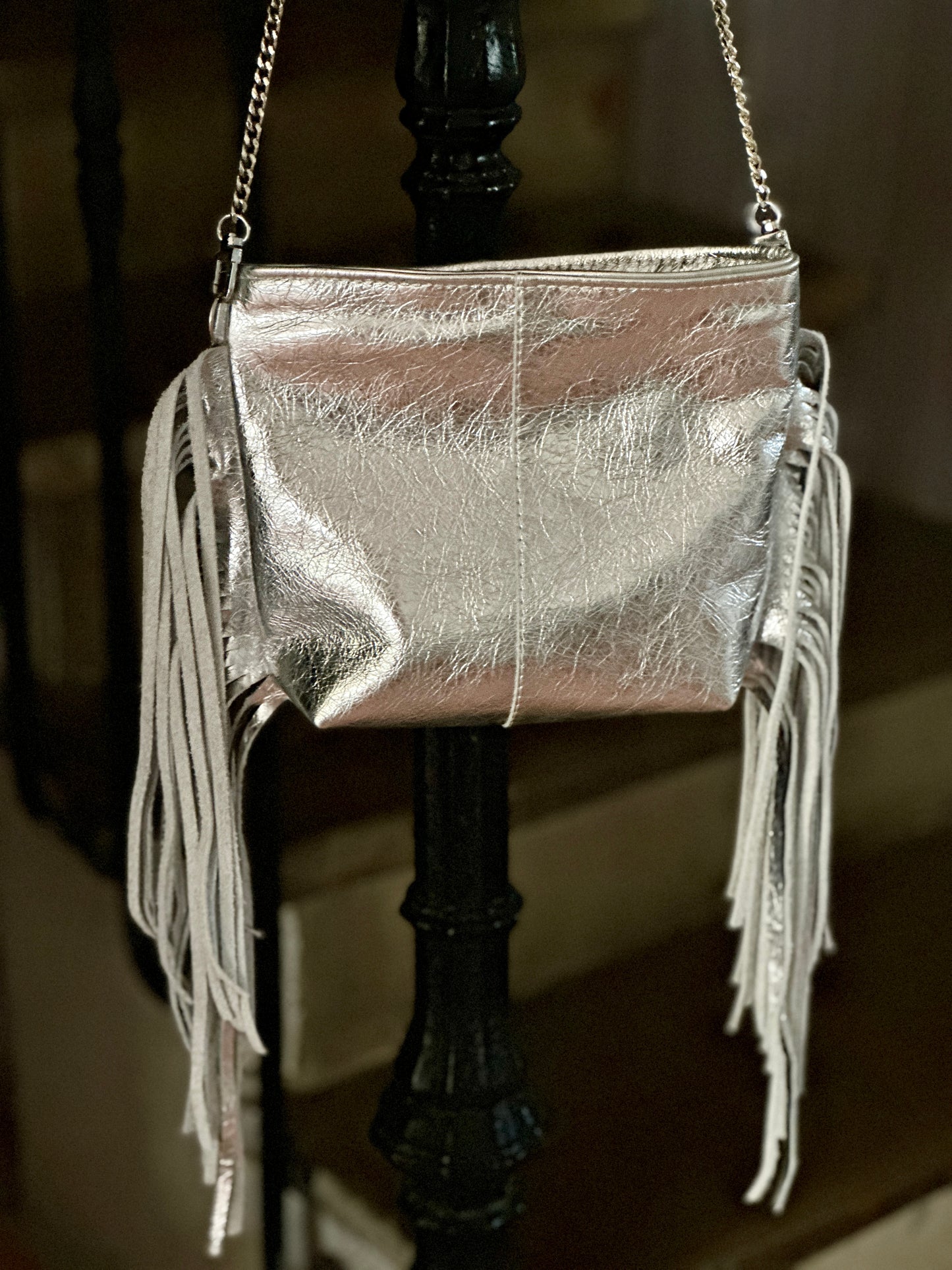 Sac à main cuir italien argenté à franges – Bandoulière & Pochette