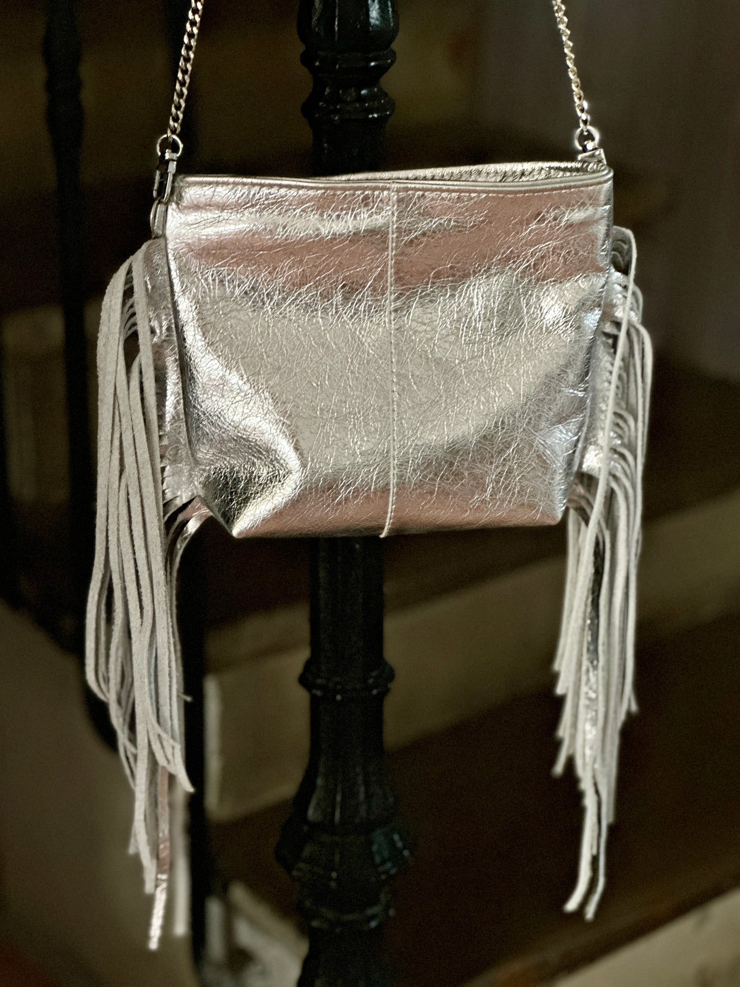 Sac à main cuir italien argenté à franges – Bandoulière & Pochette