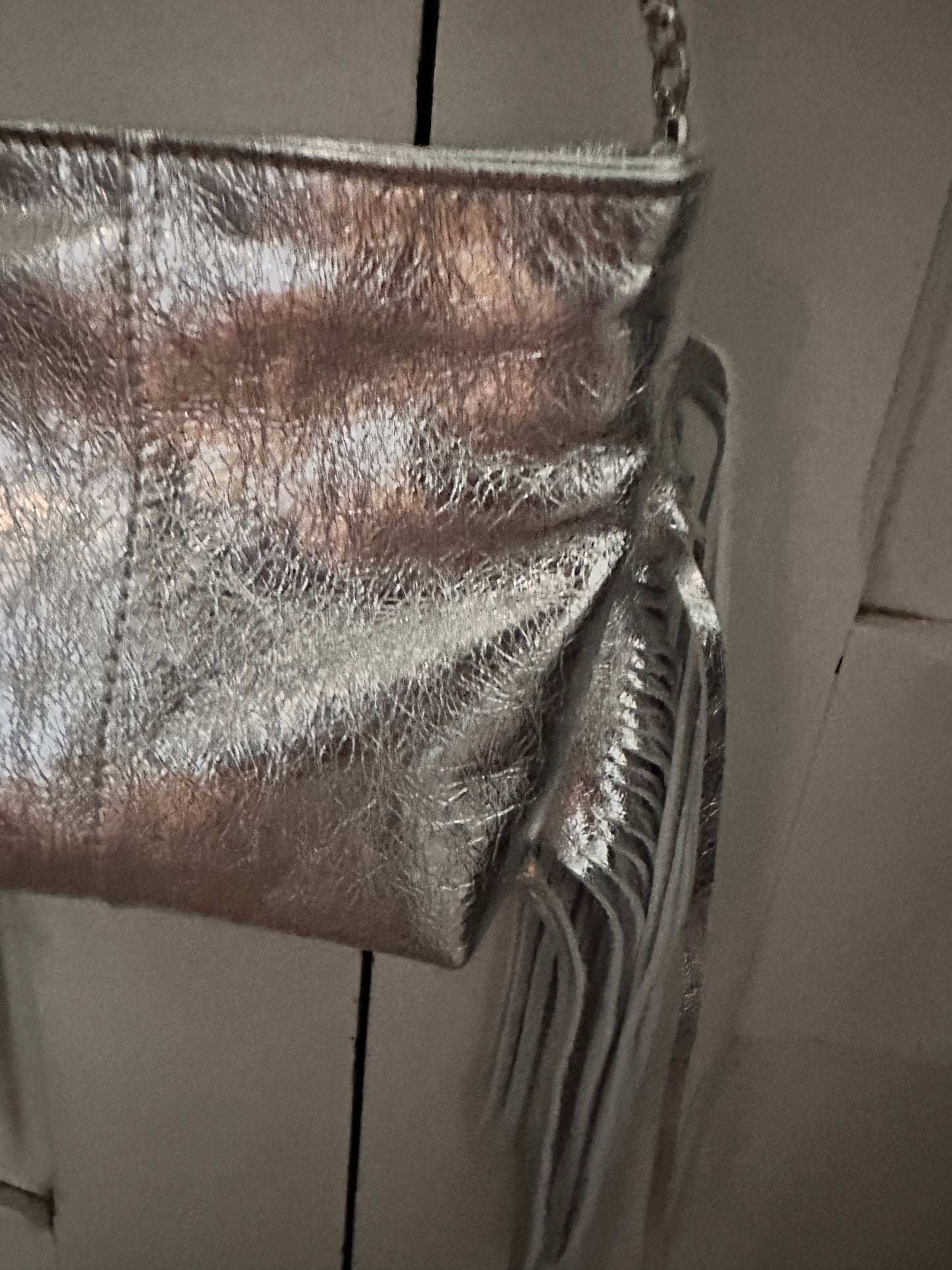 Sac à main cuir italien argenté à franges – Bandoulière & Pochette