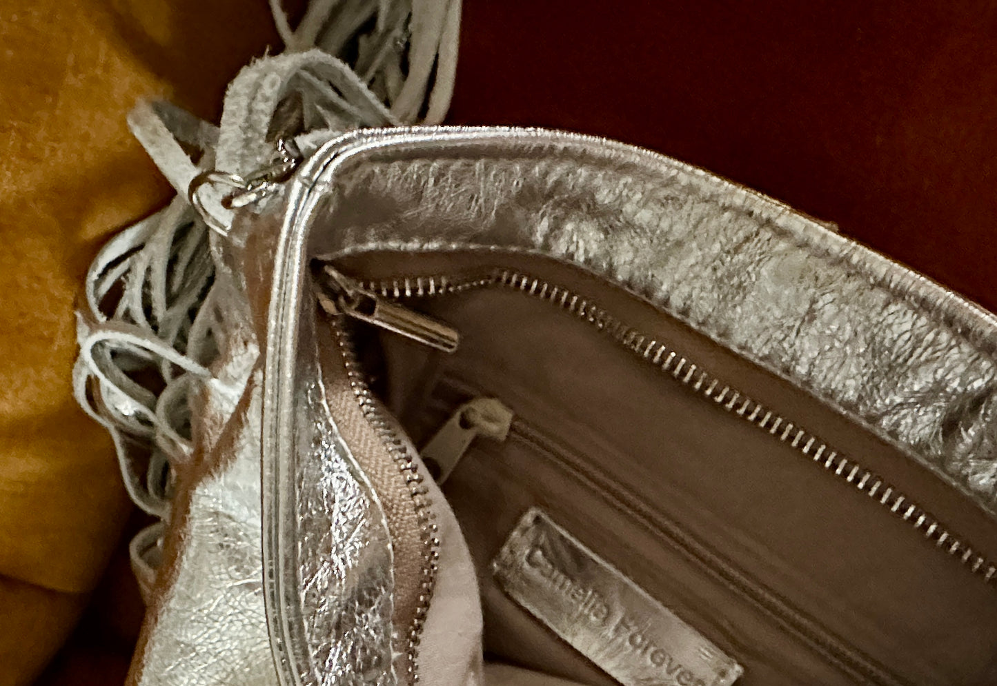 Sac à main cuir italien argenté à franges – Bandoulière & Pochette