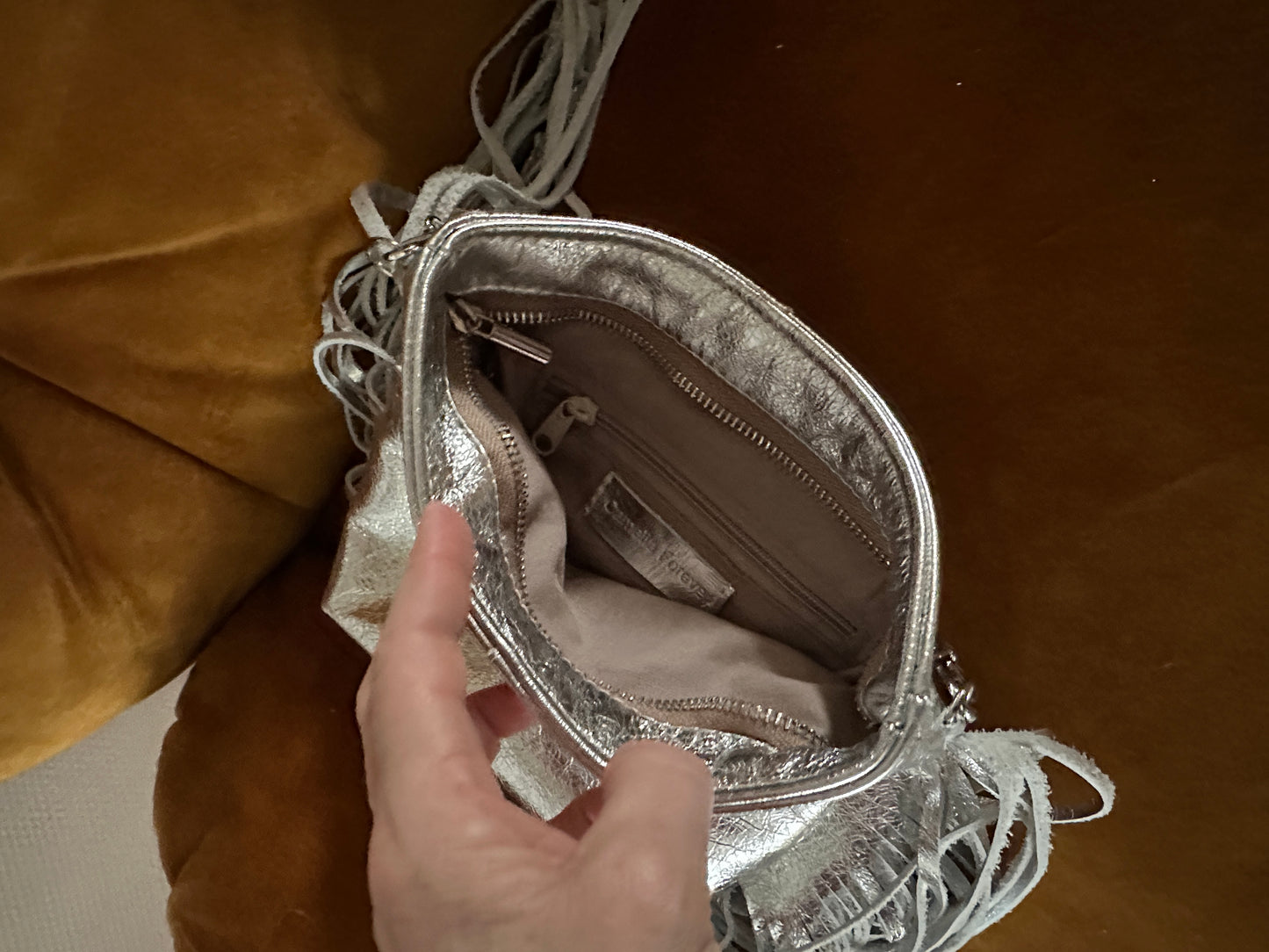 Sac à main cuir italien argenté à franges – Bandoulière & Pochette
