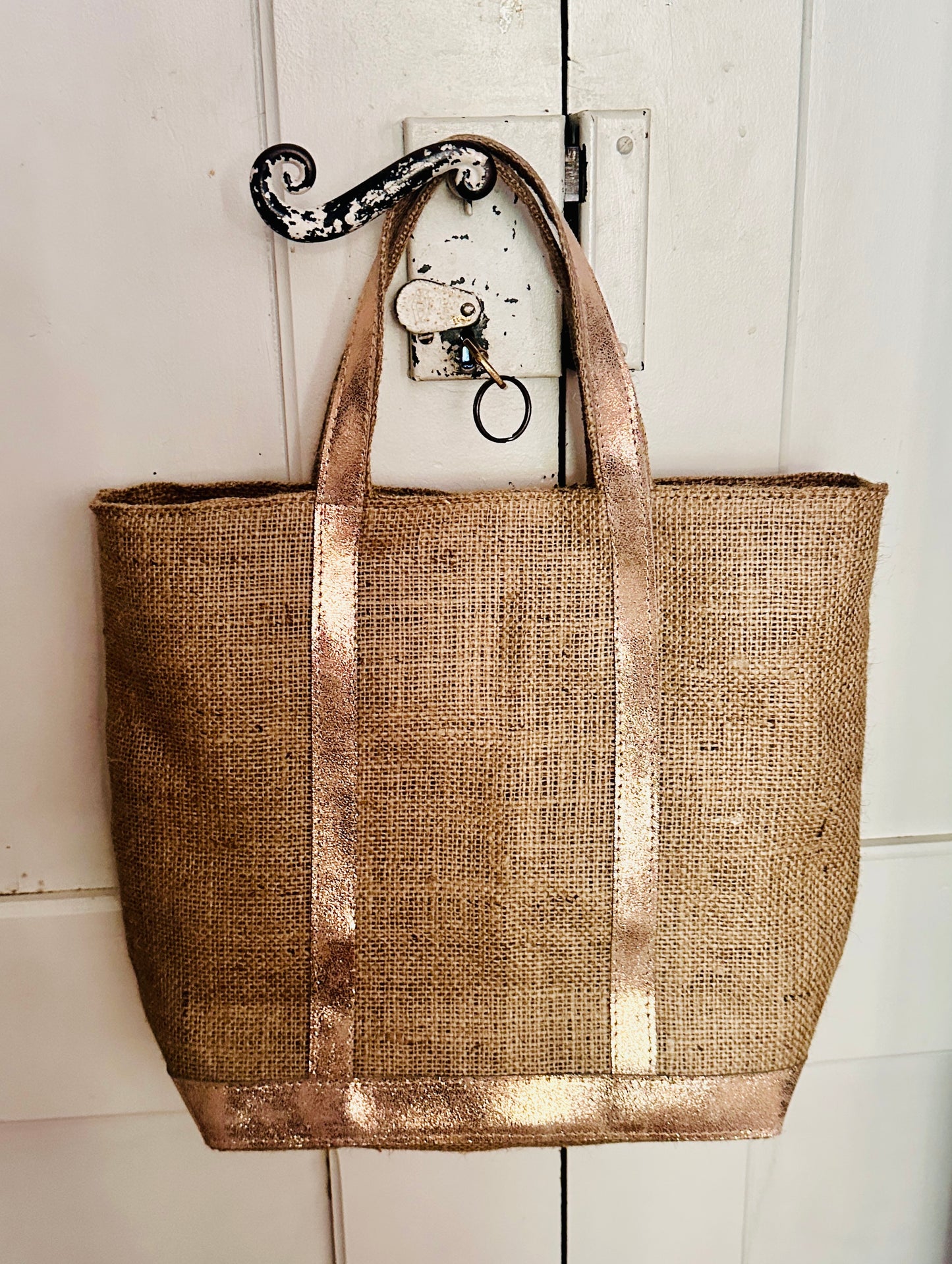 Handmade Jute Tote Bag with Rose Gold Leather – Cotton Lined Summer Beach Shoulder Bag with Zip Pocket & Magnetic Clasp