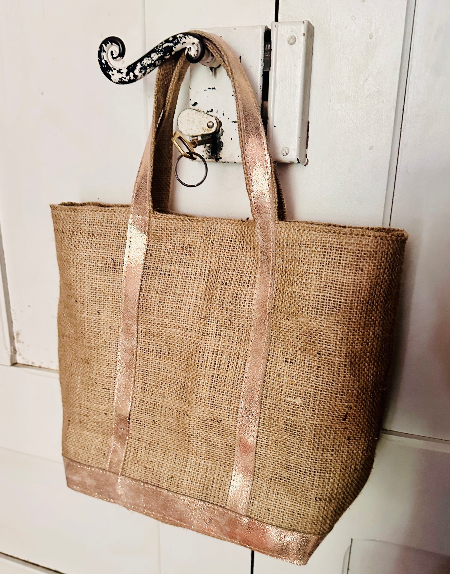 Handmade Jute Tote Bag with Rose Gold Leather – Cotton Lined Summer Beach Shoulder Bag with Zip Pocket & Magnetic Clasp