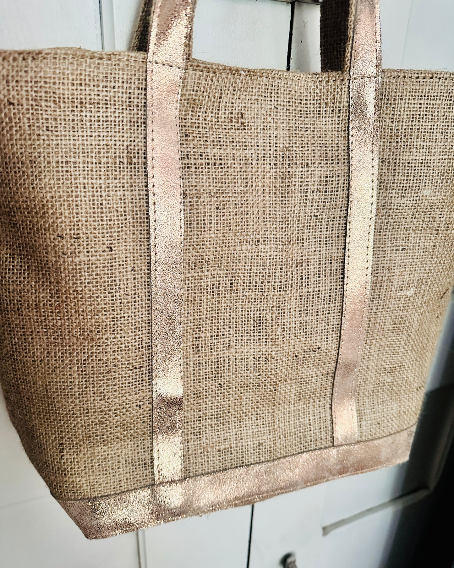 Handmade Jute Tote Bag with Rose Gold Leather – Cotton Lined Summer Beach Shoulder Bag with Zip Pocket & Magnetic Clasp
