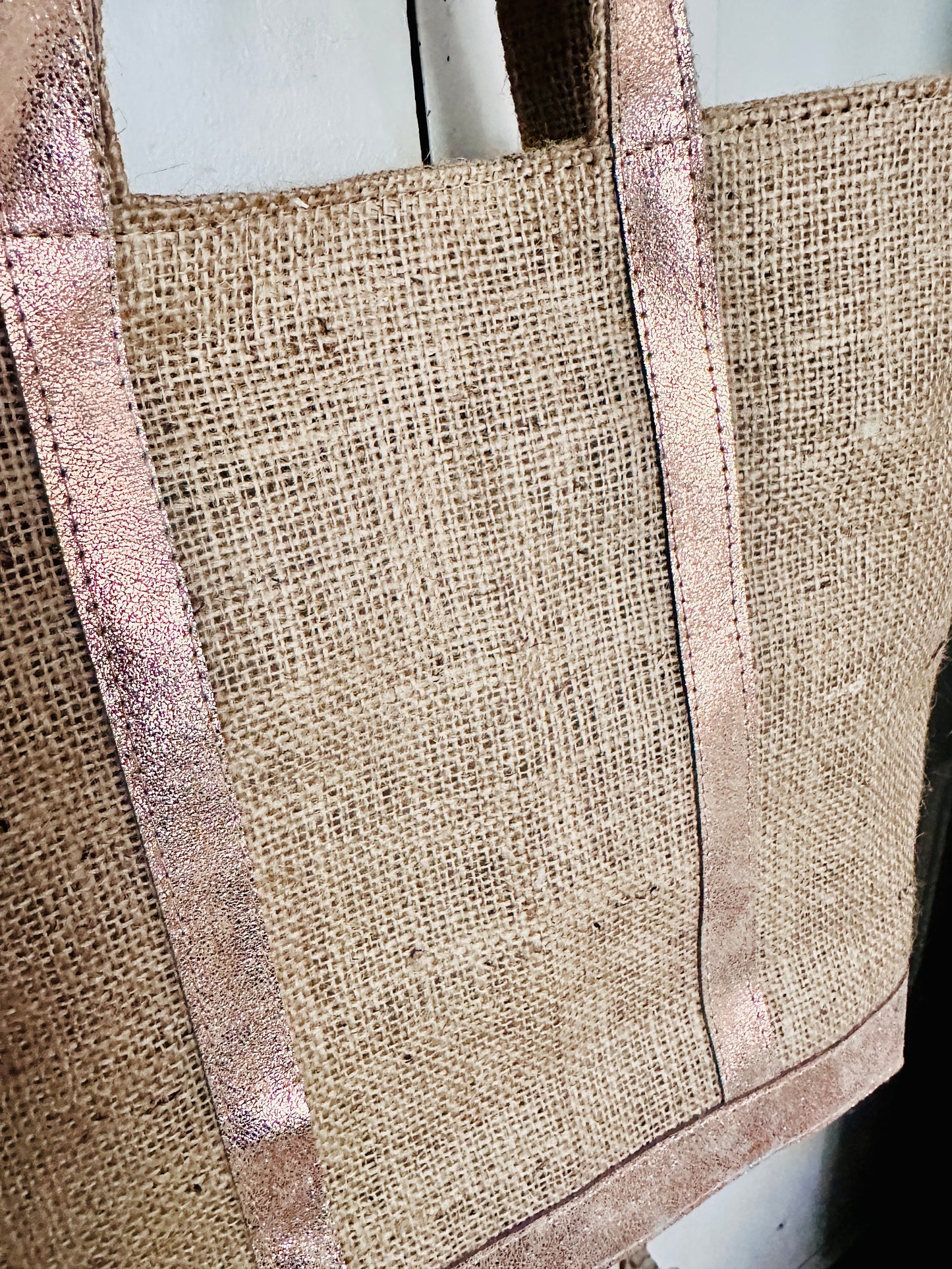 Handmade Jute Tote Bag with Rose Gold Leather – Cotton Lined Summer Beach Shoulder Bag with Zip Pocket & Magnetic Clasp