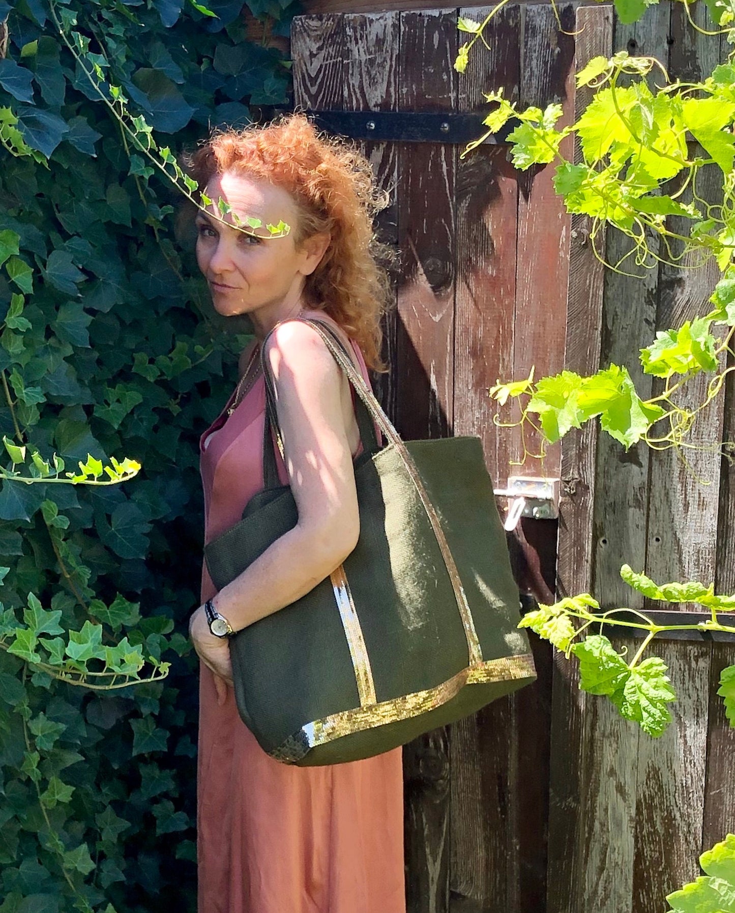 Sac cabas toile de jute kaki paillettes cognac.