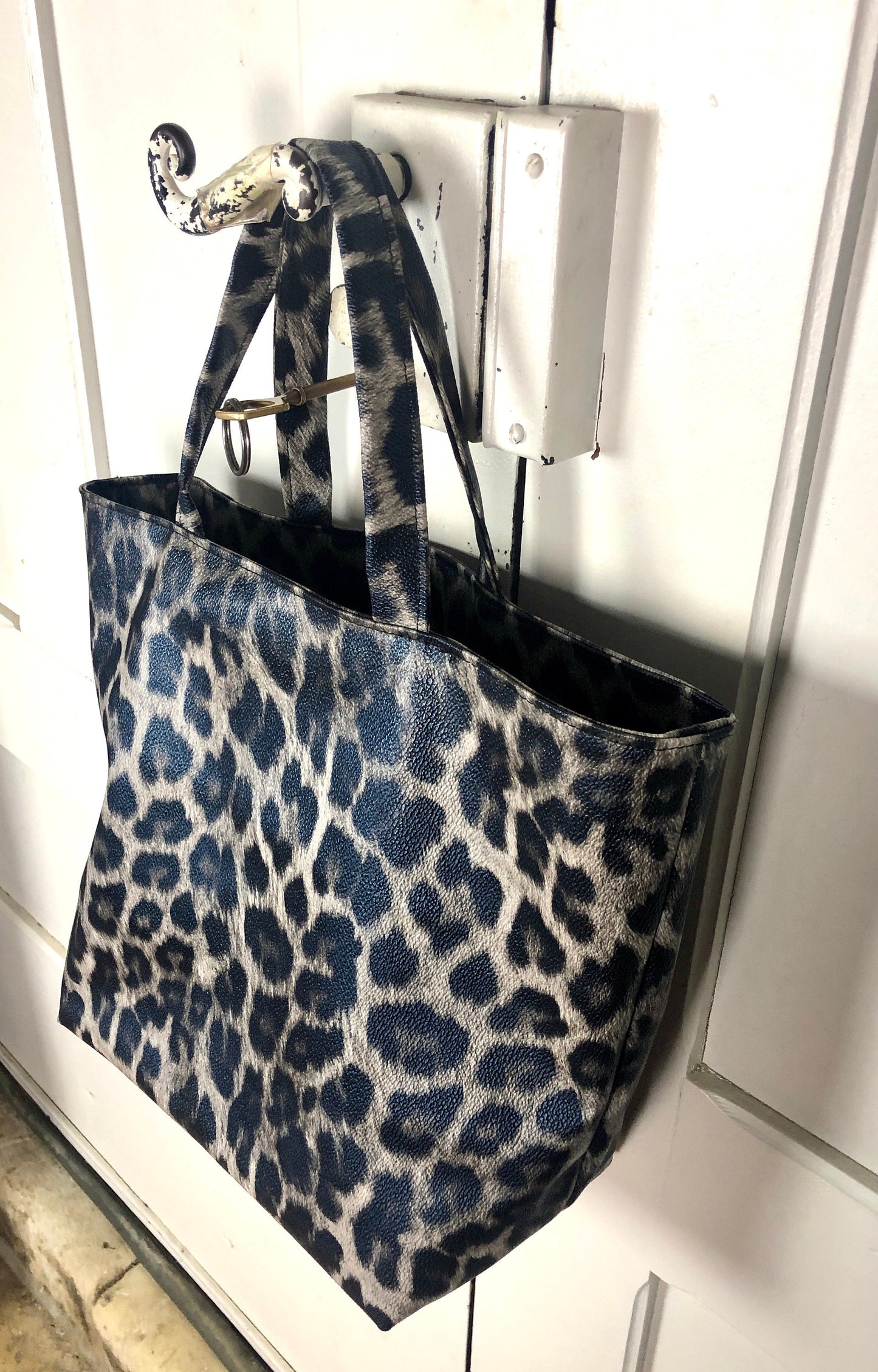 Faux leather leopard print tote bag