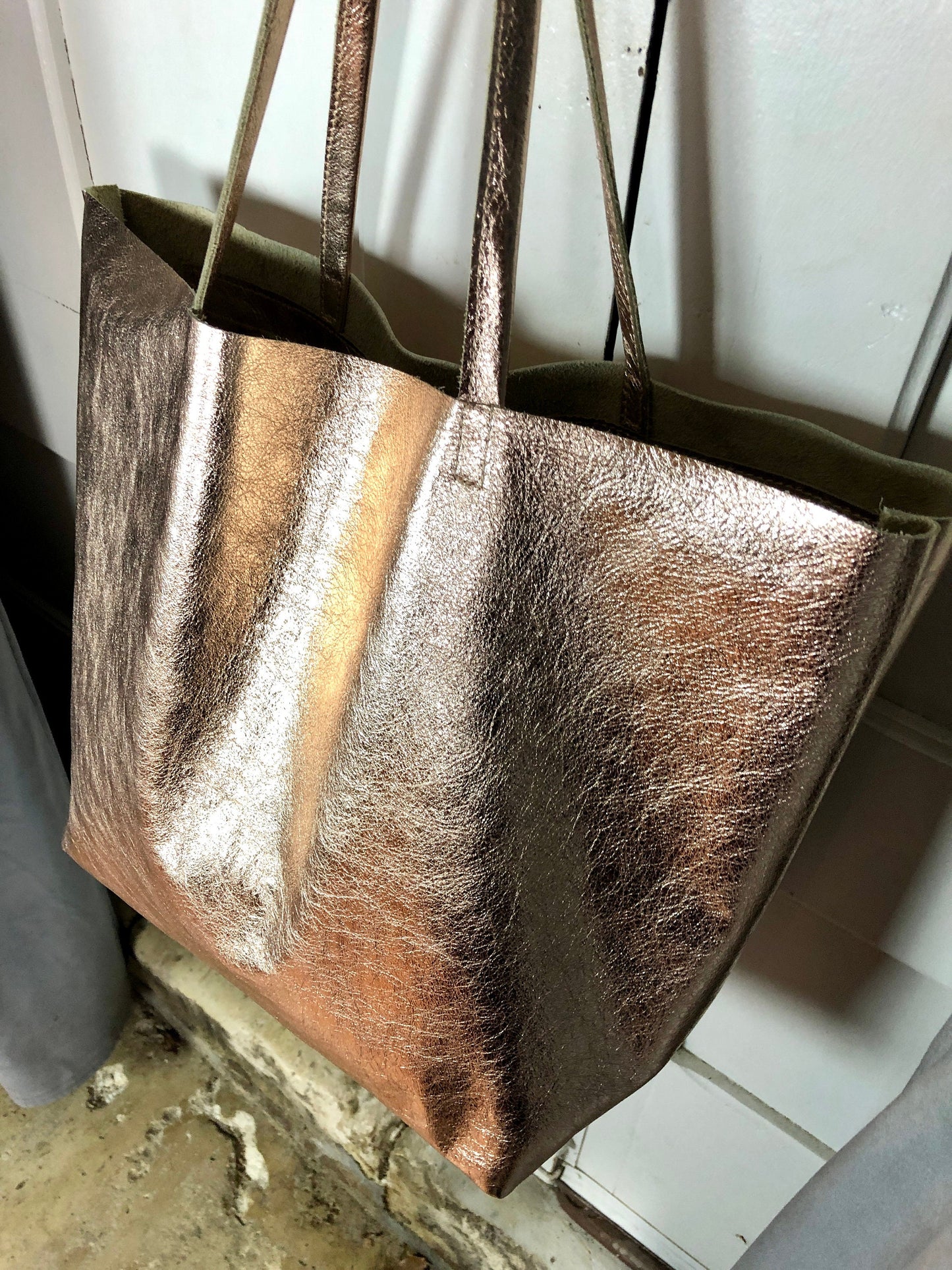Sac cuir femme, grand cabas cuir rose doré, sac cuir italien, fourre tout cuir rose doré, cabas femme porté épaule en cuir souple