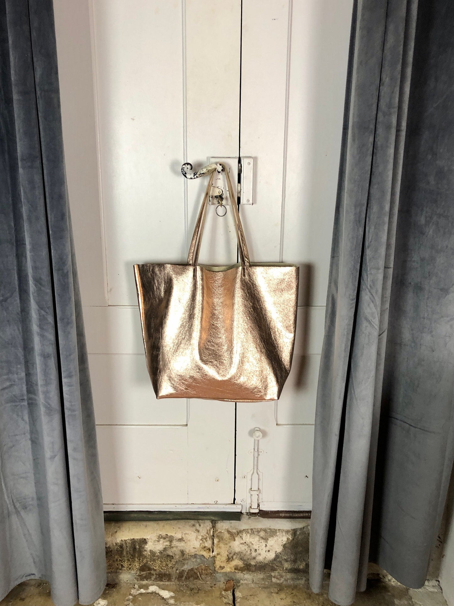 Sac cuir femme, grand cabas cuir rose doré, sac cuir italien, fourre tout cuir rose doré, cabas femme porté épaule en cuir souple