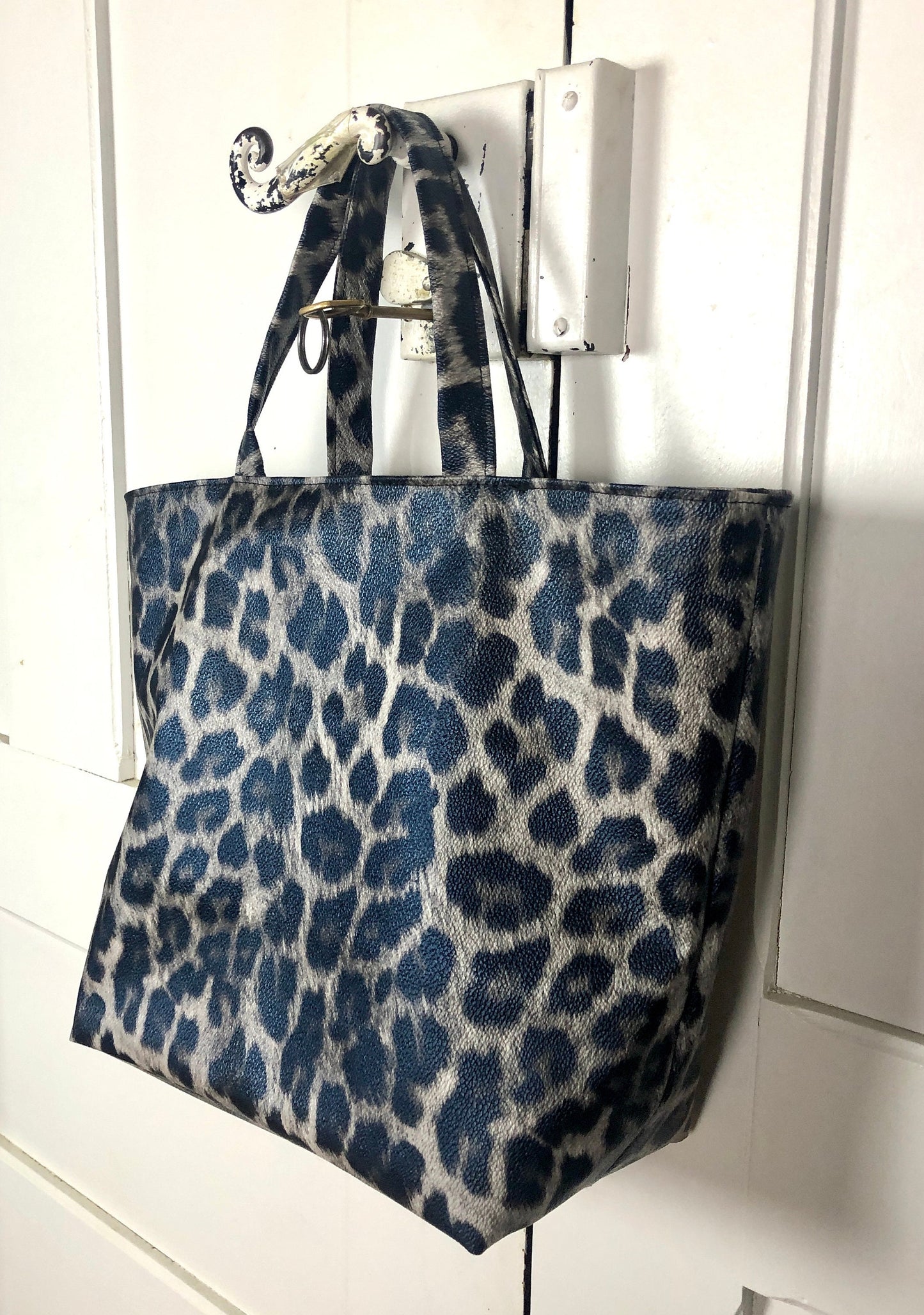 Faux leather leopard print tote bag