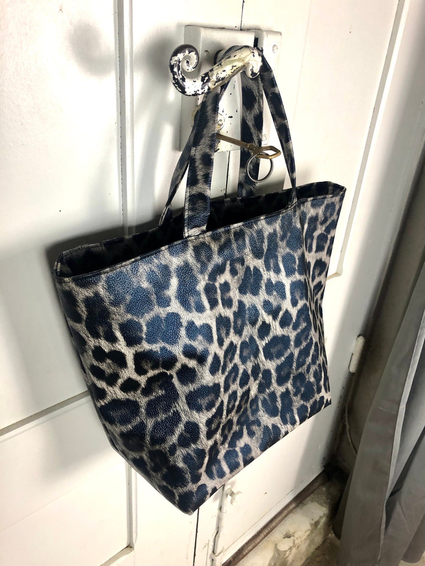 Faux leather leopard print tote bag