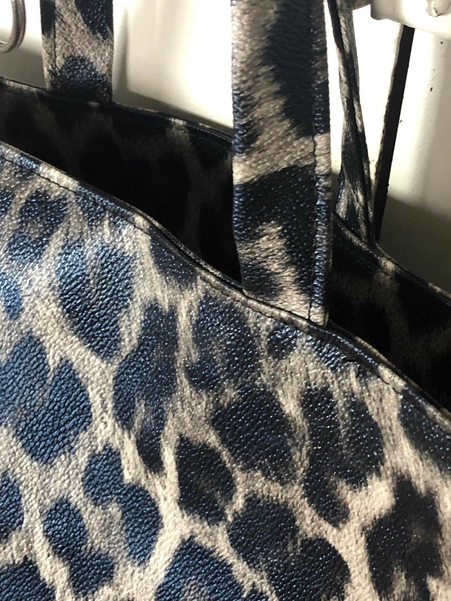 Faux leather leopard print tote bag