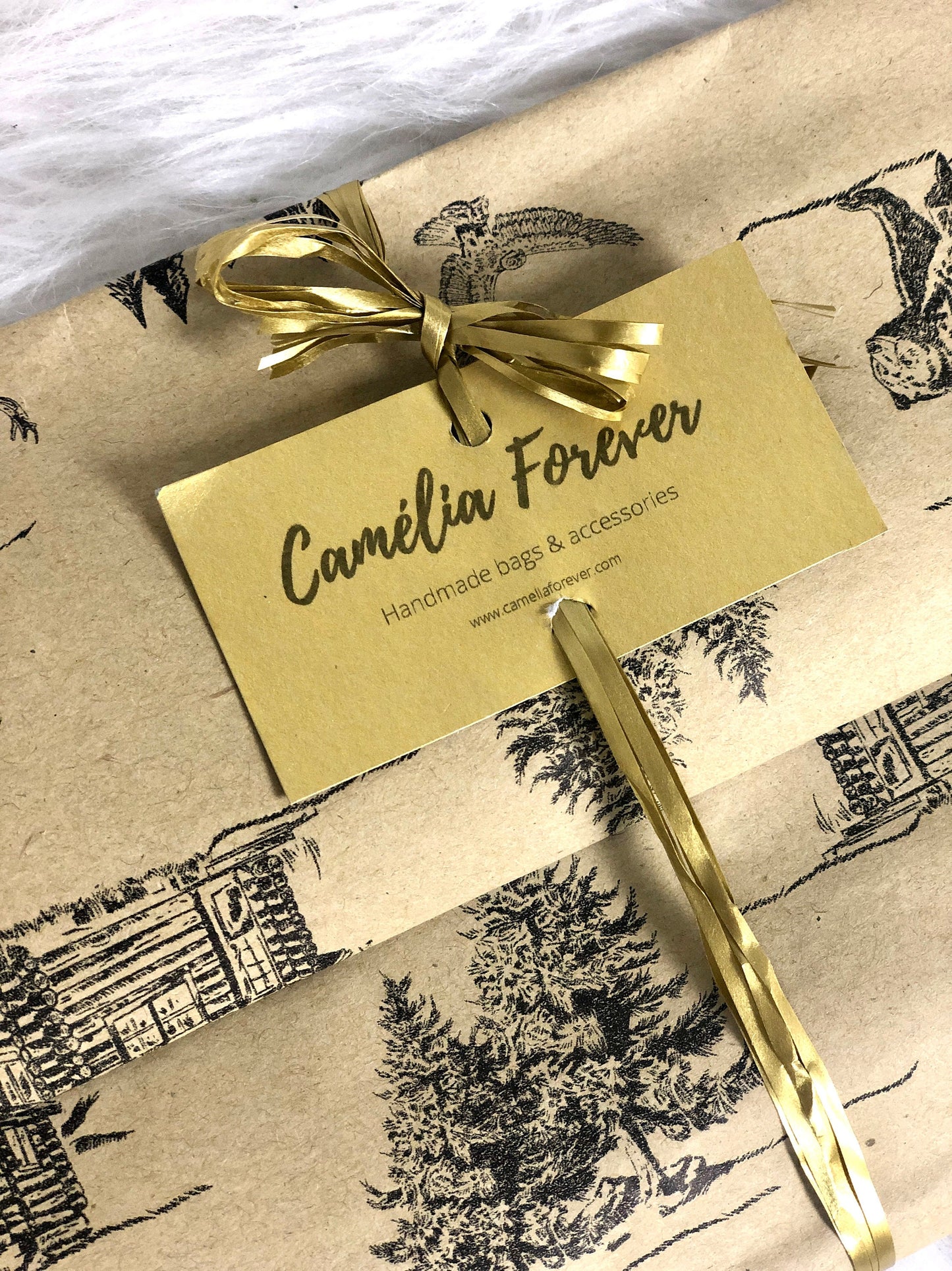 Porte chéquier en cuir camel protège chéquier fantaisie cadeau personnalisé étui chéquier paysage initiales cadeau amie