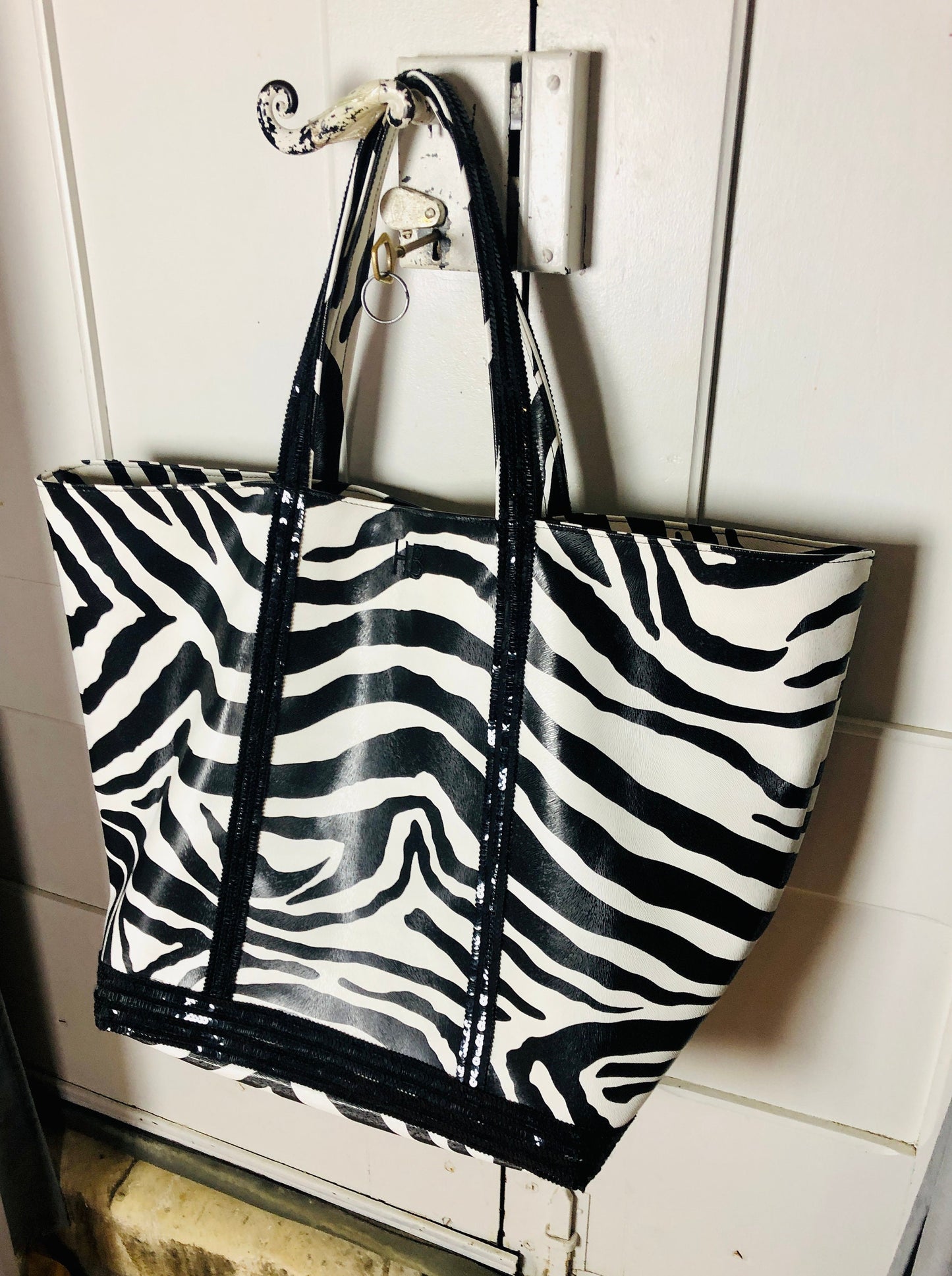 Sac cabas simili cuir zébré paillettes noires