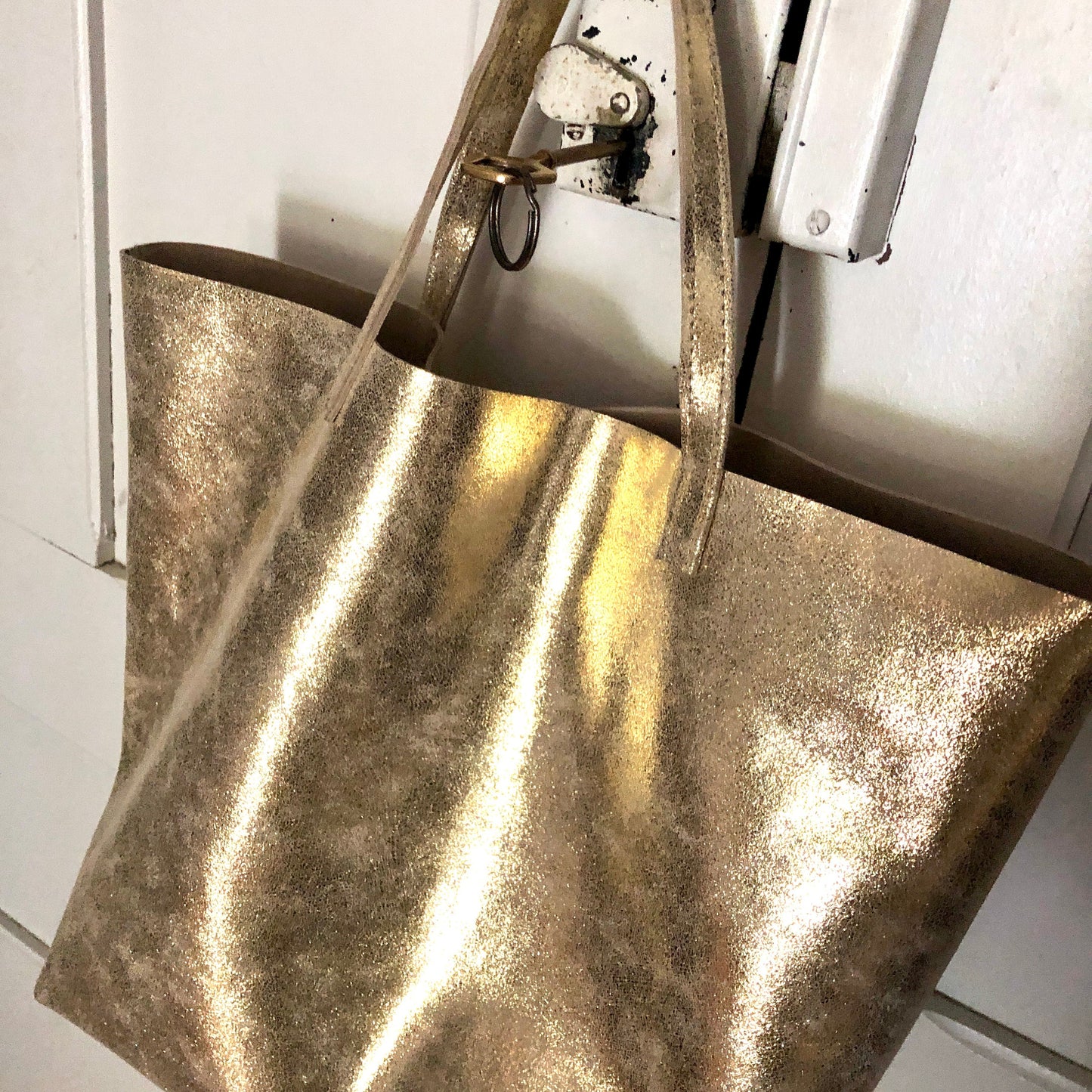 Tote bag in gold leather