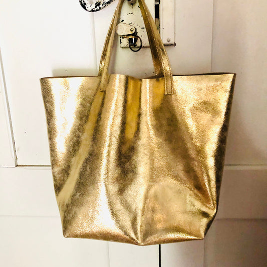 Tote bag in gold leather
