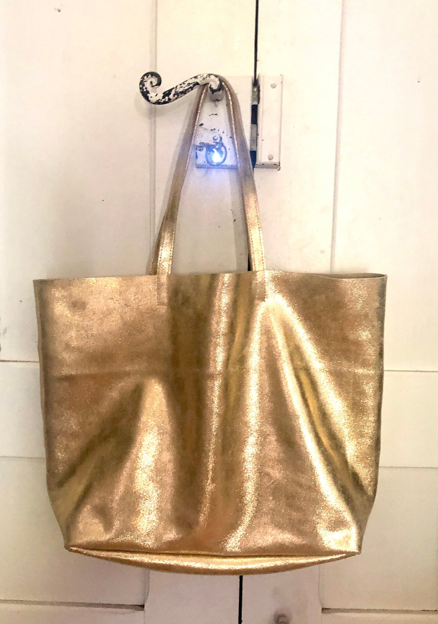 Large tote bag in glittery gold Italian split leather.