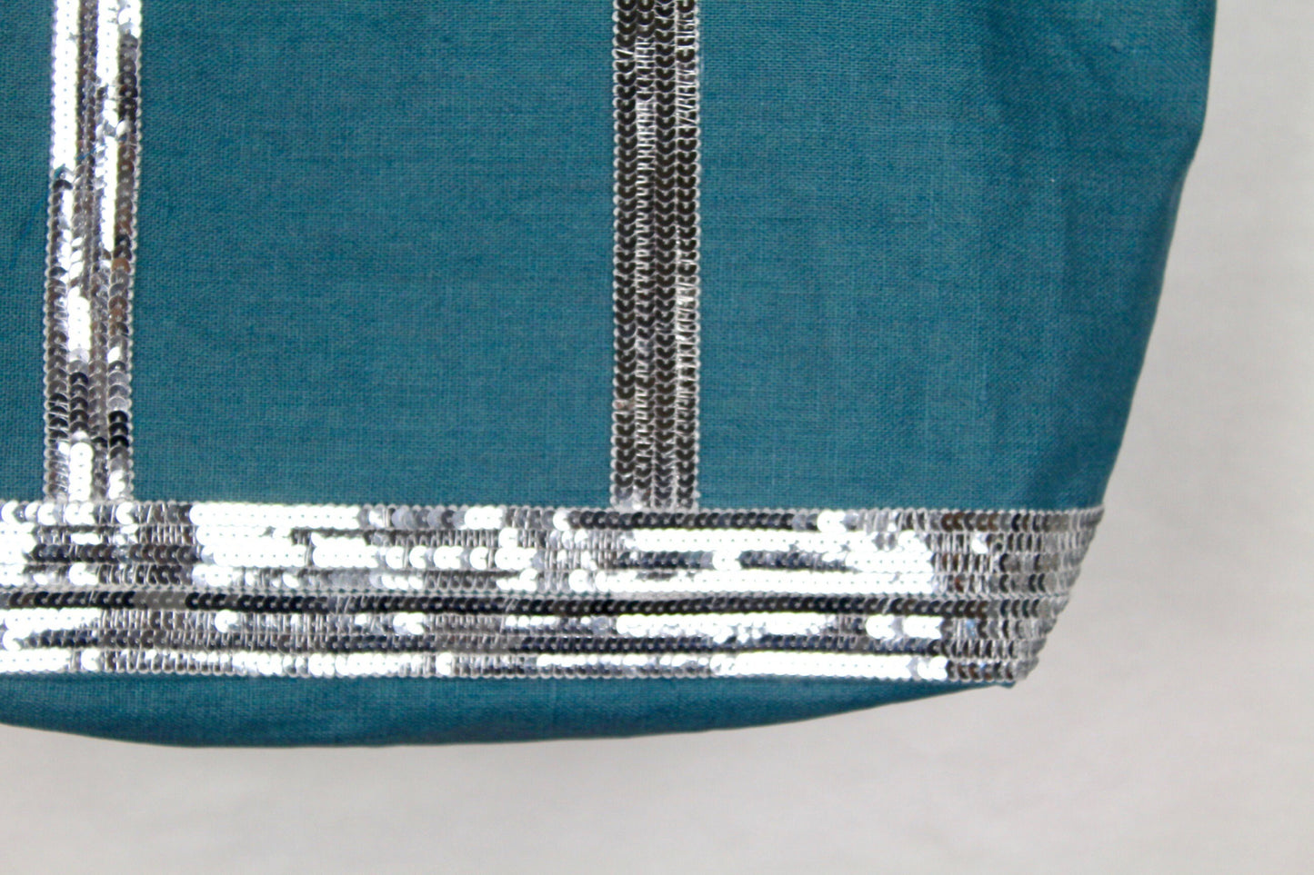 Sac cabas en lin enduit bleu canard paillettes argent
