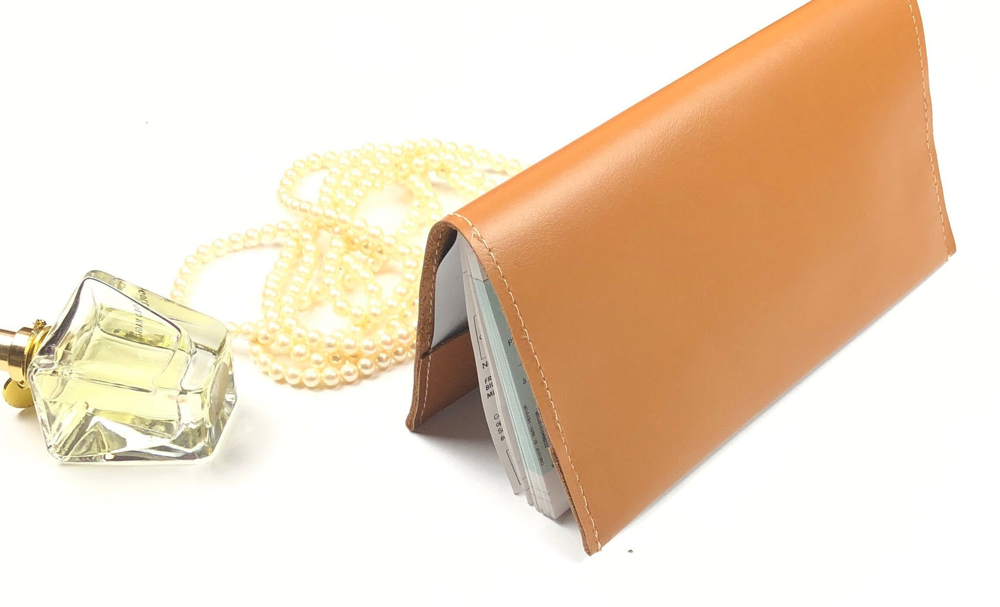 Porte chéquier en cuir camel protège chéquier fantaisie cadeau personnalisé étui chéquier paysage initiales cadeau amie