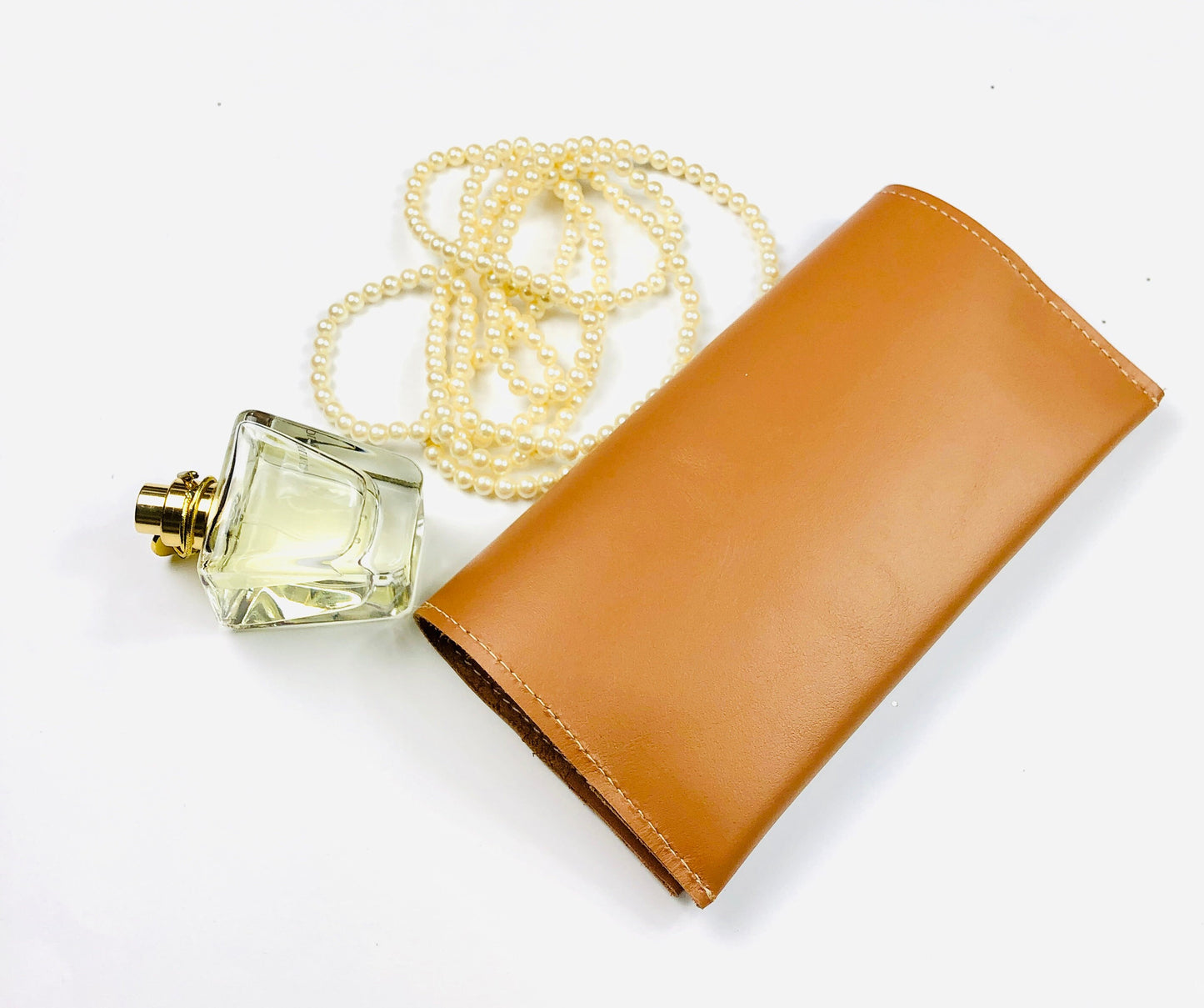 Porte chéquier en cuir camel protège chéquier fantaisie cadeau personnalisé étui chéquier paysage initiales cadeau amie