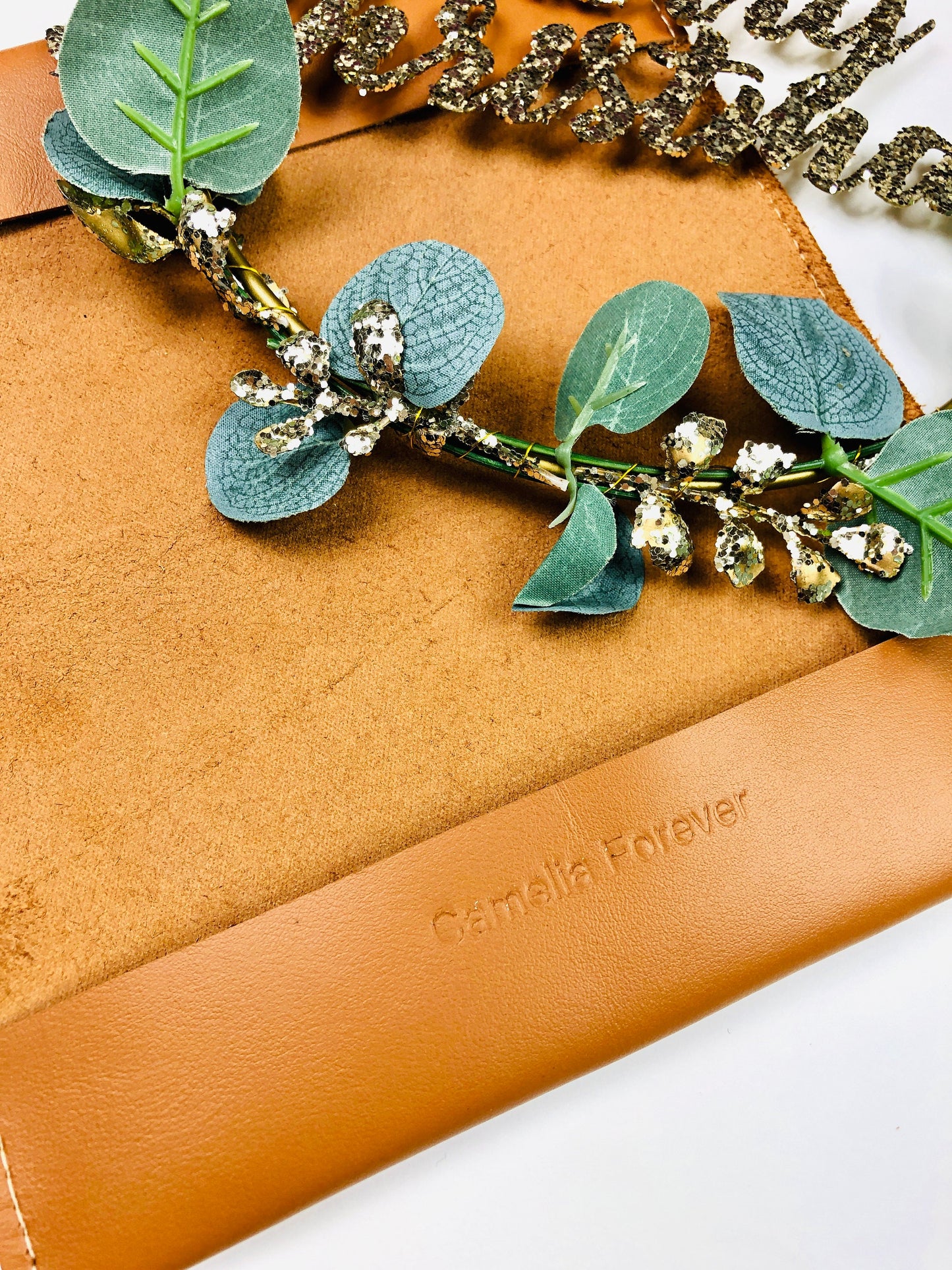 Porte chéquier en cuir camel protège chéquier fantaisie cadeau personnalisé étui chéquier paysage initiales cadeau amie