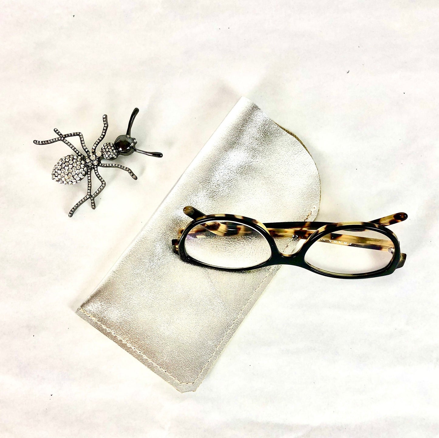 Silver leather eyeglasses pouch, women's eyeglasses protector, eyeglasses cover, unique leather gift, handbag accessory