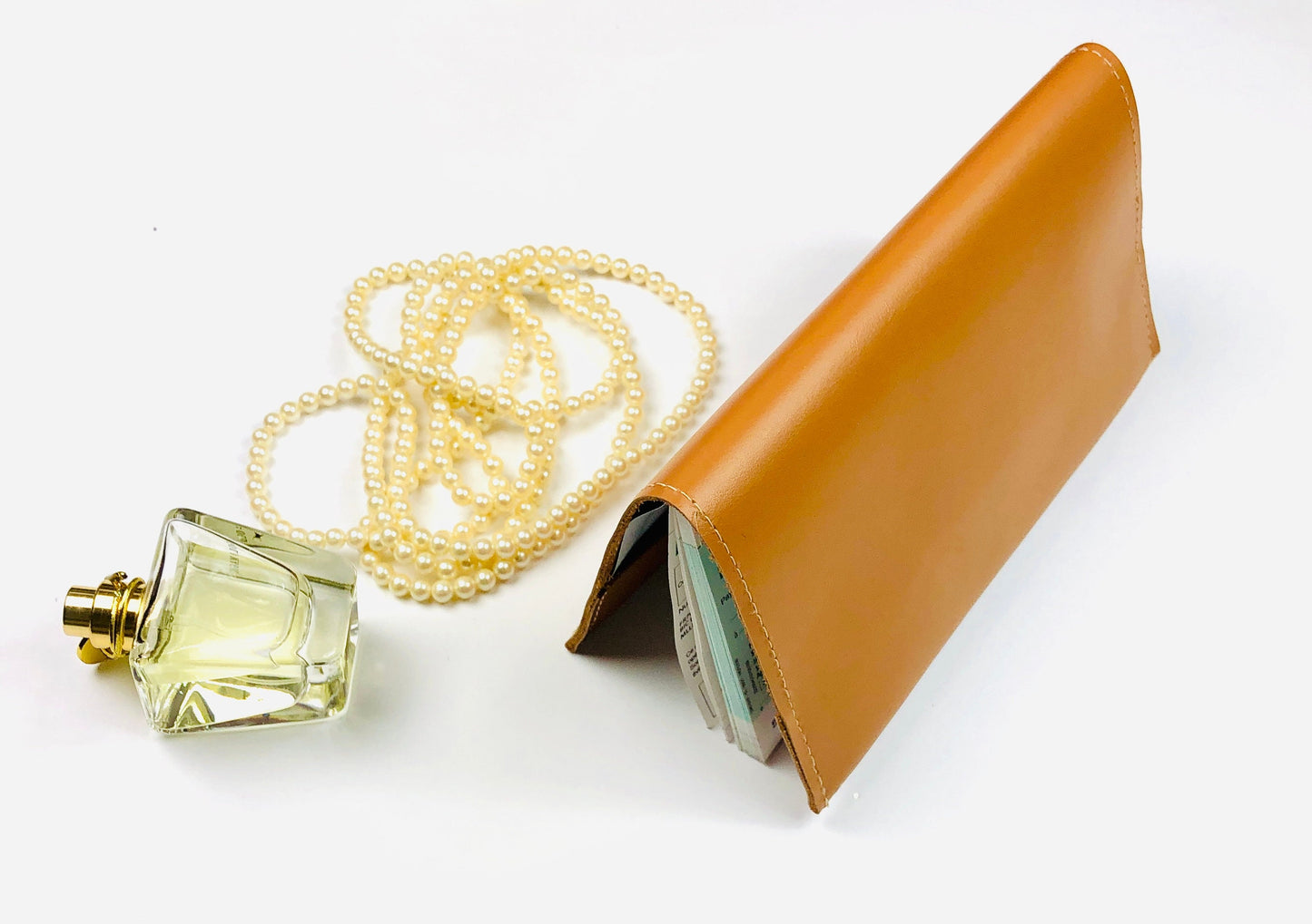 Porte chéquier en cuir camel protège chéquier fantaisie cadeau personnalisé étui chéquier paysage initiales cadeau amie