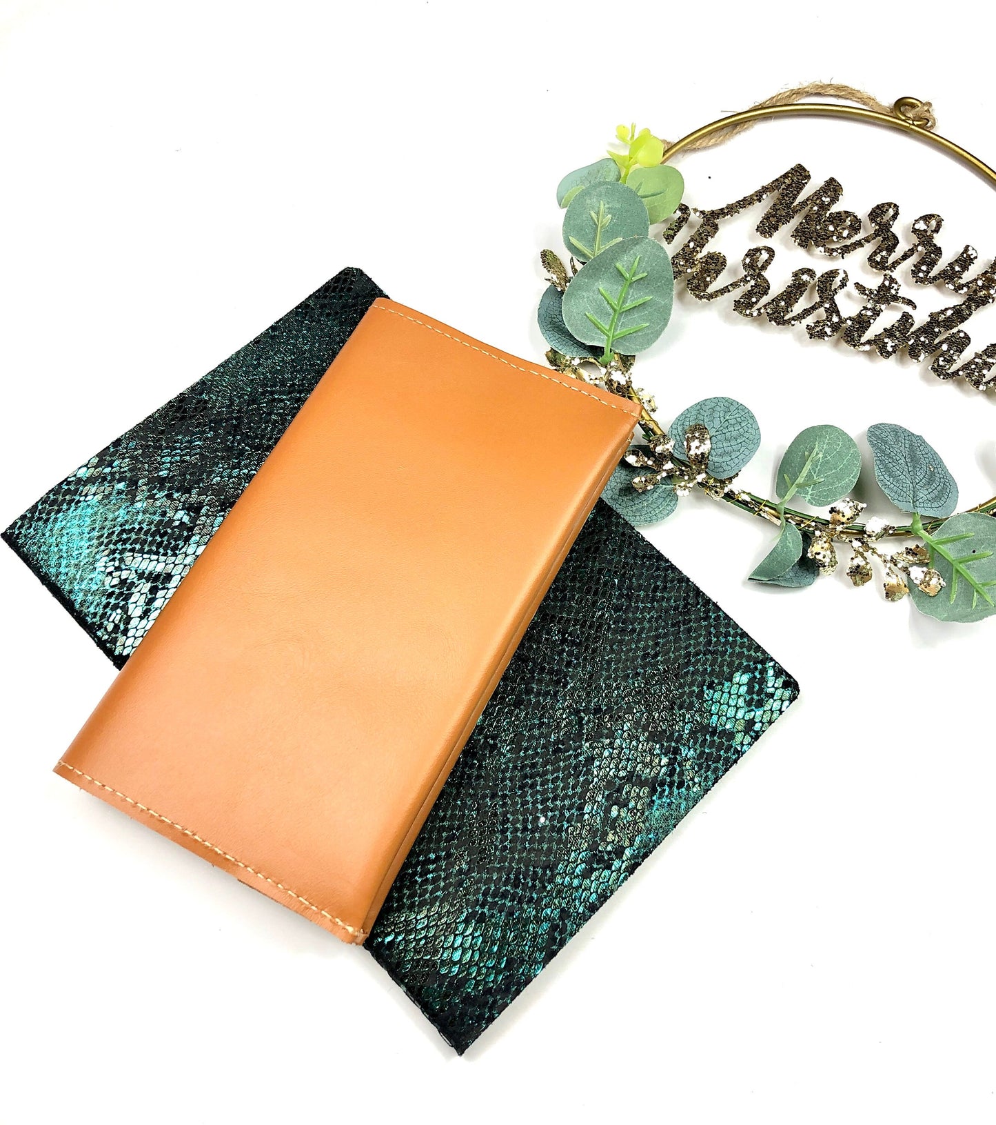 Porte chéquier en cuir camel protège chéquier fantaisie cadeau personnalisé étui chéquier paysage initiales cadeau amie