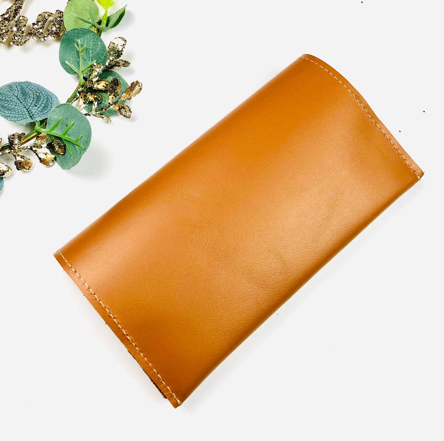 Porte chéquier en cuir camel protège chéquier fantaisie cadeau personnalisé étui chéquier paysage initiales cadeau amie